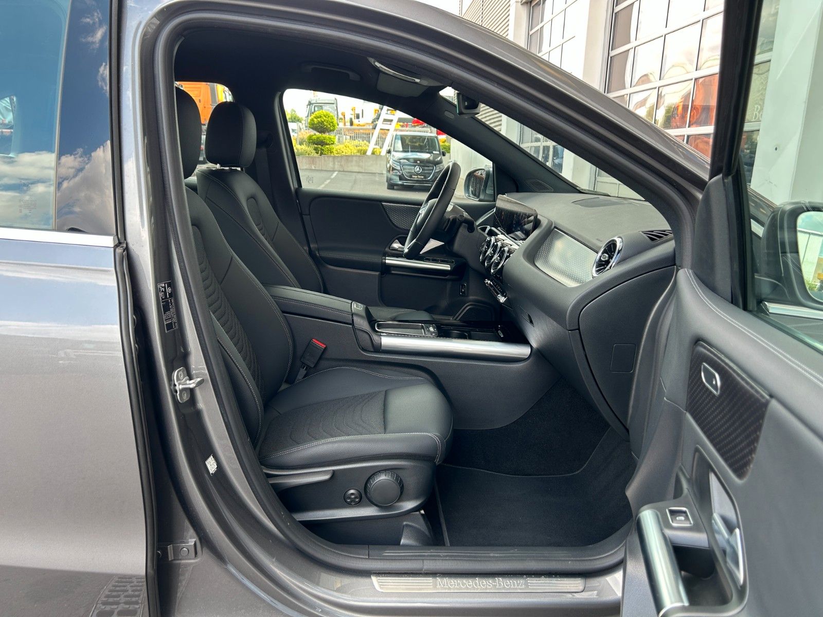 Fahrzeugabbildung Mercedes-Benz B 180 Progressive+PARK+SPIEGEL+LED+DAB+DIGITAL