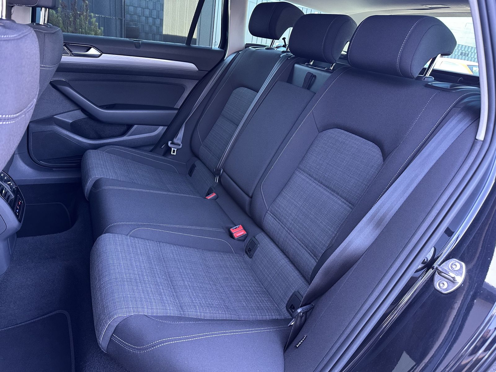 Fahrzeugabbildung Volkswagen Passat Variant Business NAV+LED+CARPLAY+KAMERA