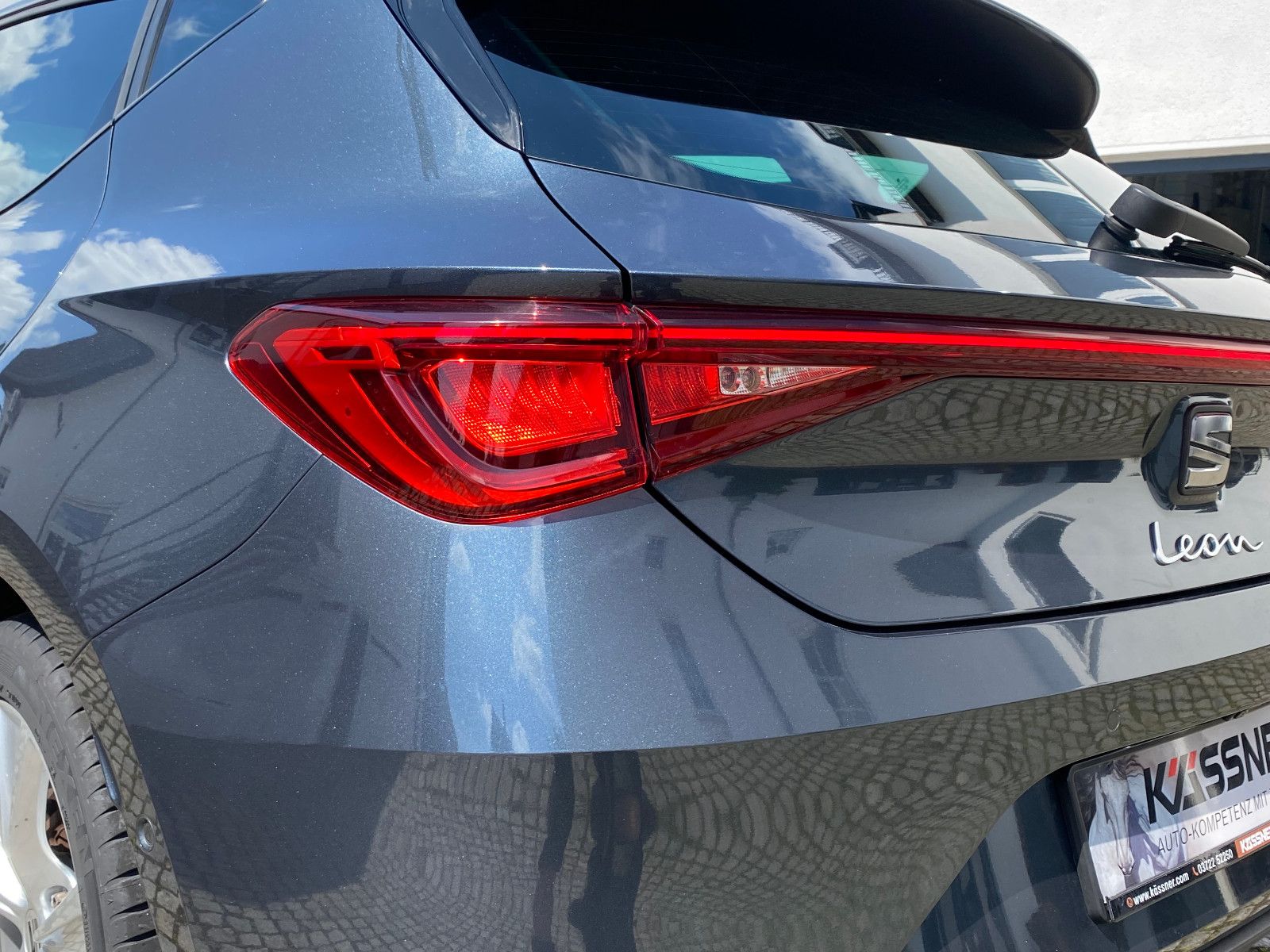 Fahrzeugabbildung SEAT Leon FR 1,5 eTSI DSG *NAVI*PLA*ASSIST-PAKET
