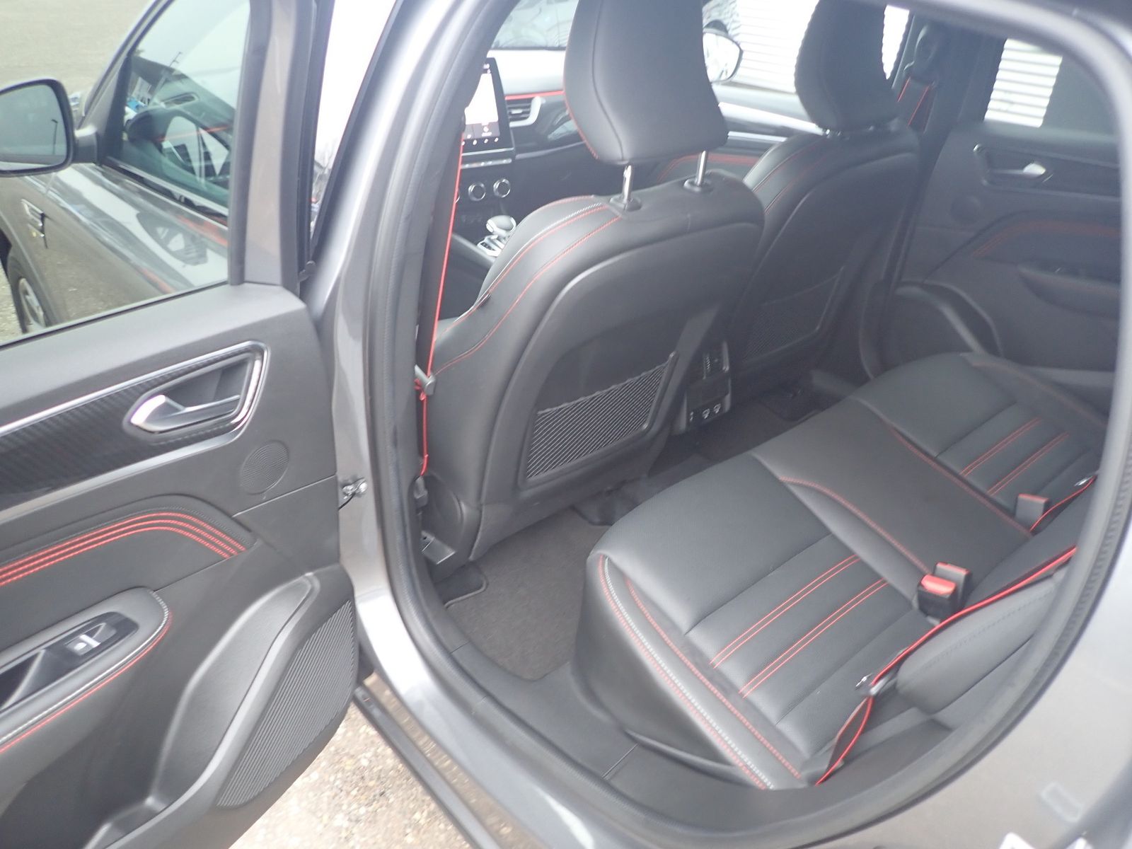 Fahrzeugabbildung Renault Arkana R.S. Line E-TECH 145