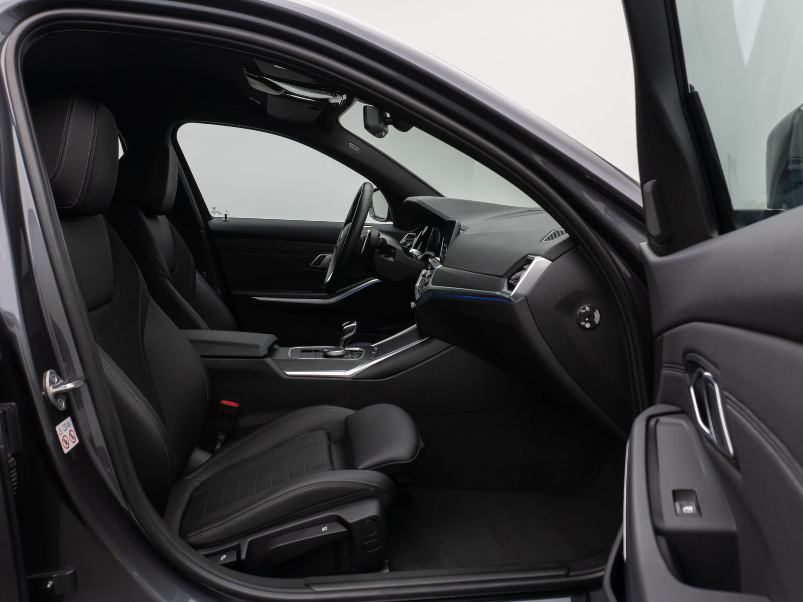 Fahrzeugabbildung BMW 330i xD SportLine DAB HiFi PDC Alarm LED M Sport