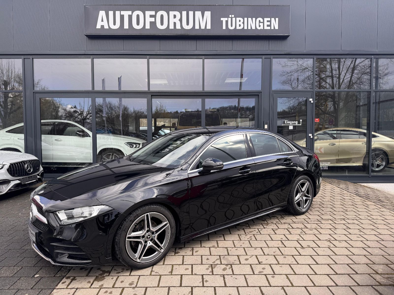 Fahrzeugabbildung Mercedes-Benz A 200 d 4MATIC DCT LImousine *AMG-LINE*KAMERA*