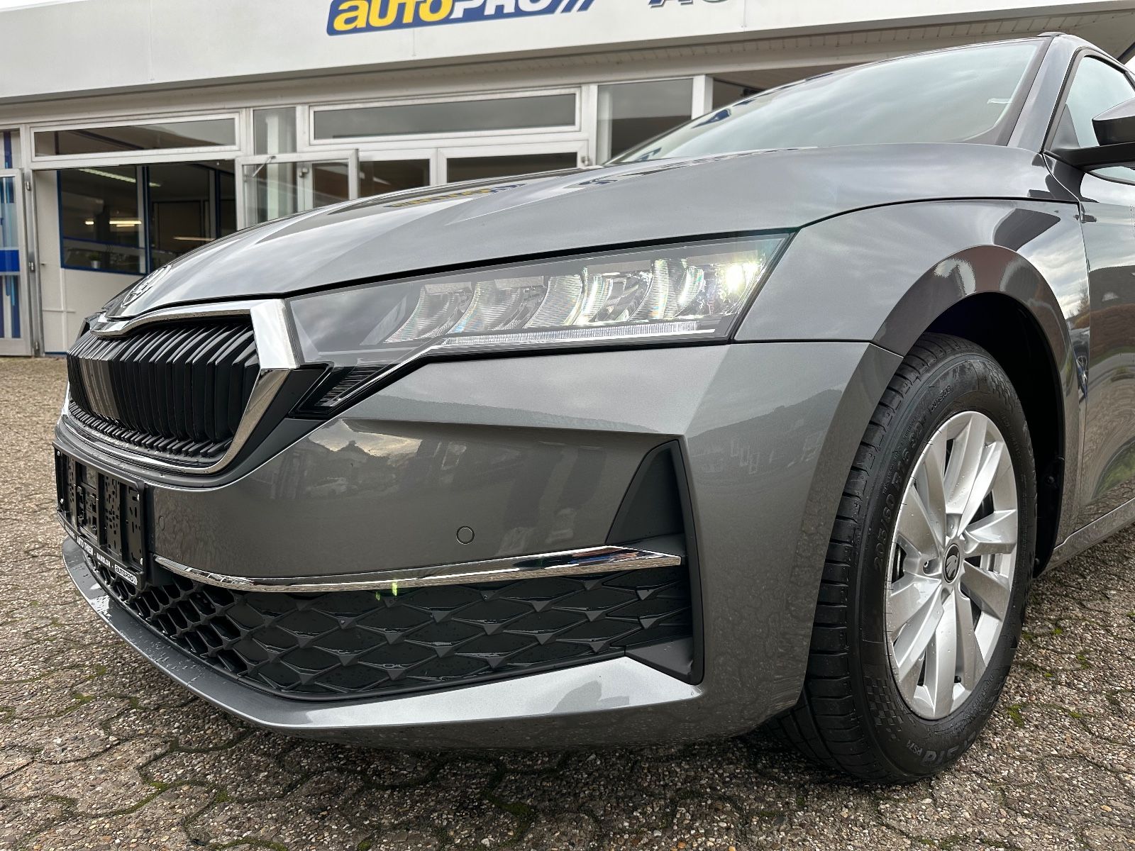 Fahrzeugabbildung SKODA Octavia Combi 2.0 TDI Selection DSG Navi/AHK/ACC