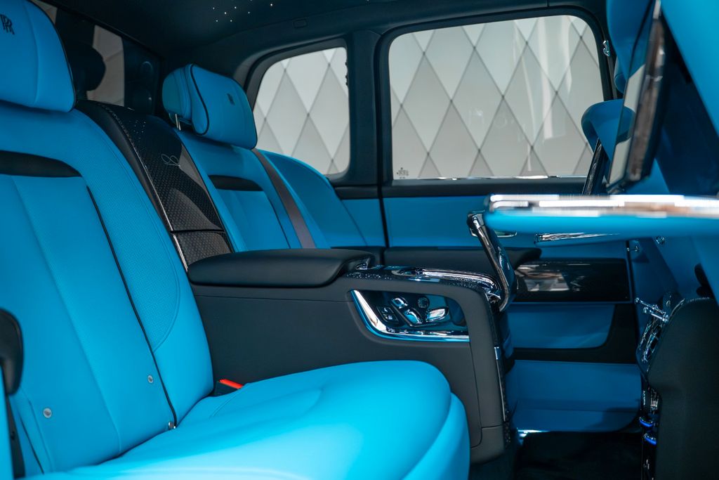 Cullinan BLACK BADGE 2027 BLACK/ TIFFANY 4 SEATS - Bild 18