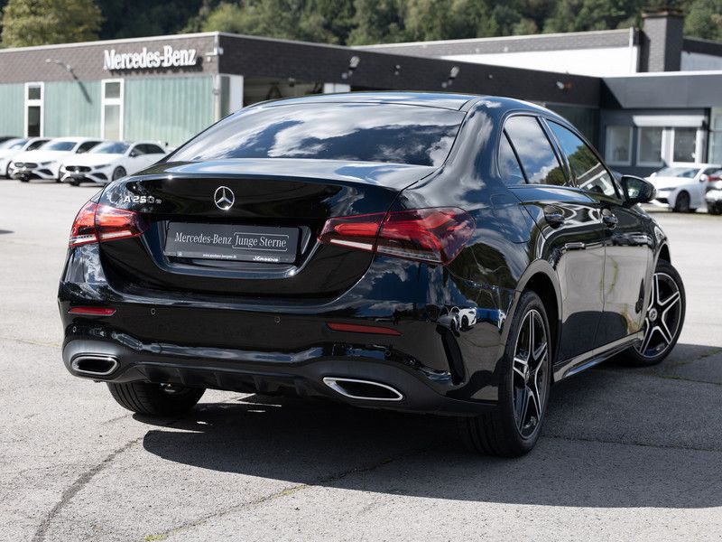Mercedes-Benz A 250 e Limo AMG-Sport LED Cam Night Ambiente 18 foto 4