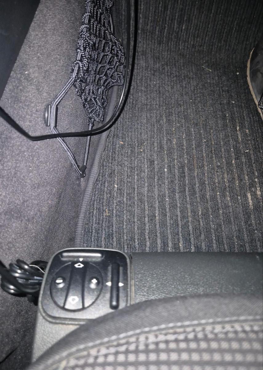 Mercedes-Benz E320 2004 — photo 9