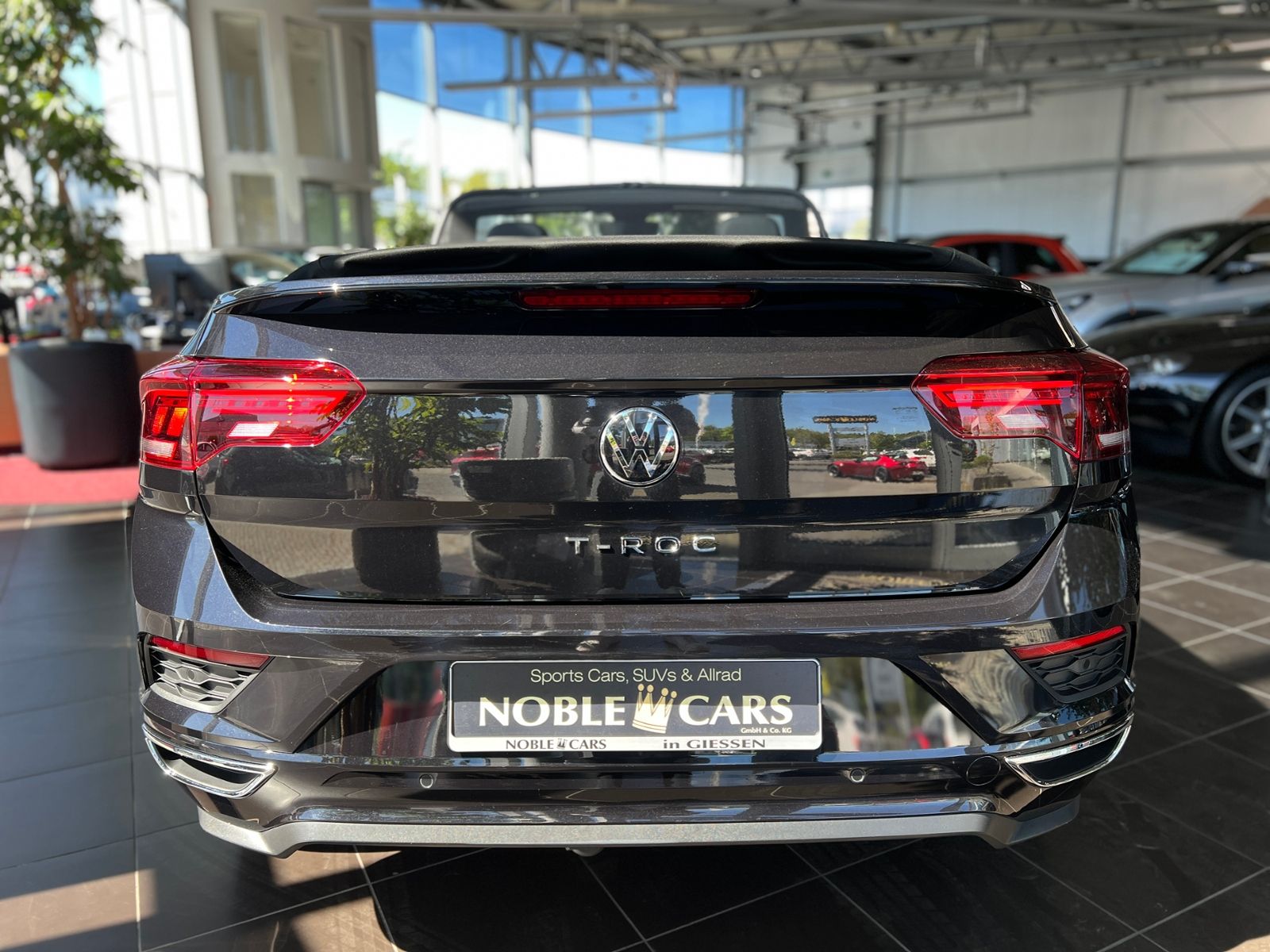 Fahrzeugabbildung Volkswagen T-Roc Cabriolet R Line Black AHK BEATS KEYLESS
