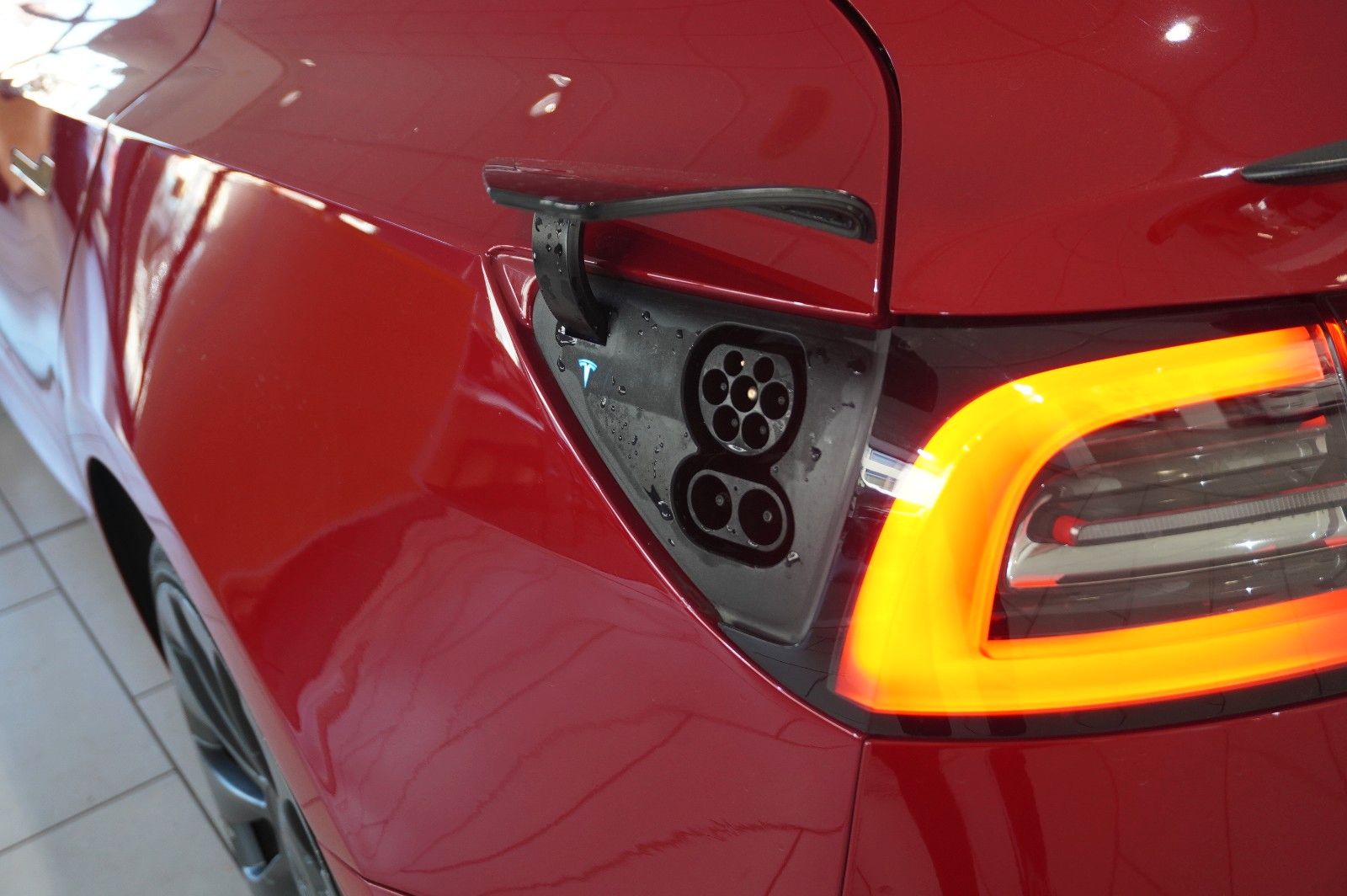Fahrzeugabbildung Tesla Model 3 PERFORMANCE DUAL-MOTOR NAVI/LED/SH/AMD