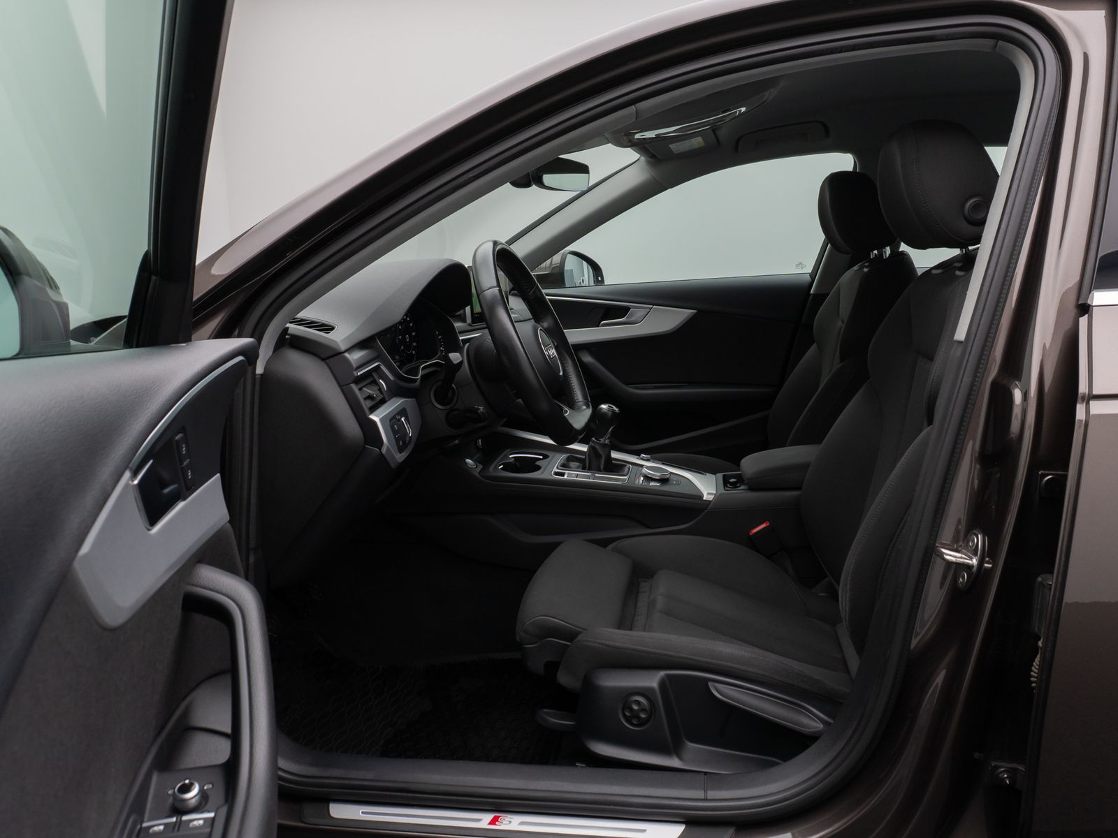 Fahrzeugabbildung Audi A4 2.0 TFSI Lim. Sport S Line Virtual AHK Tempom