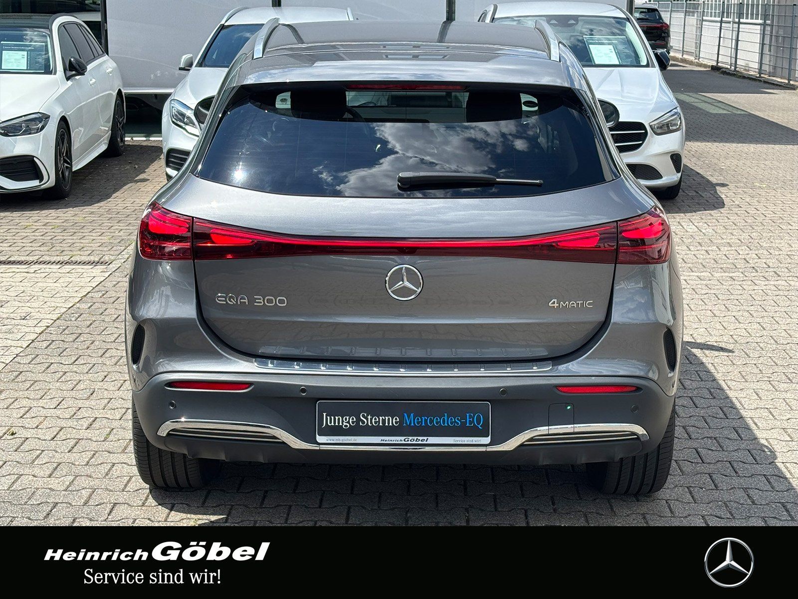 Fahrzeugabbildung Mercedes-Benz EQA 300 4M AMG*AHK*FAP*ADV-SOUND*360°KAM*AMBIENT
