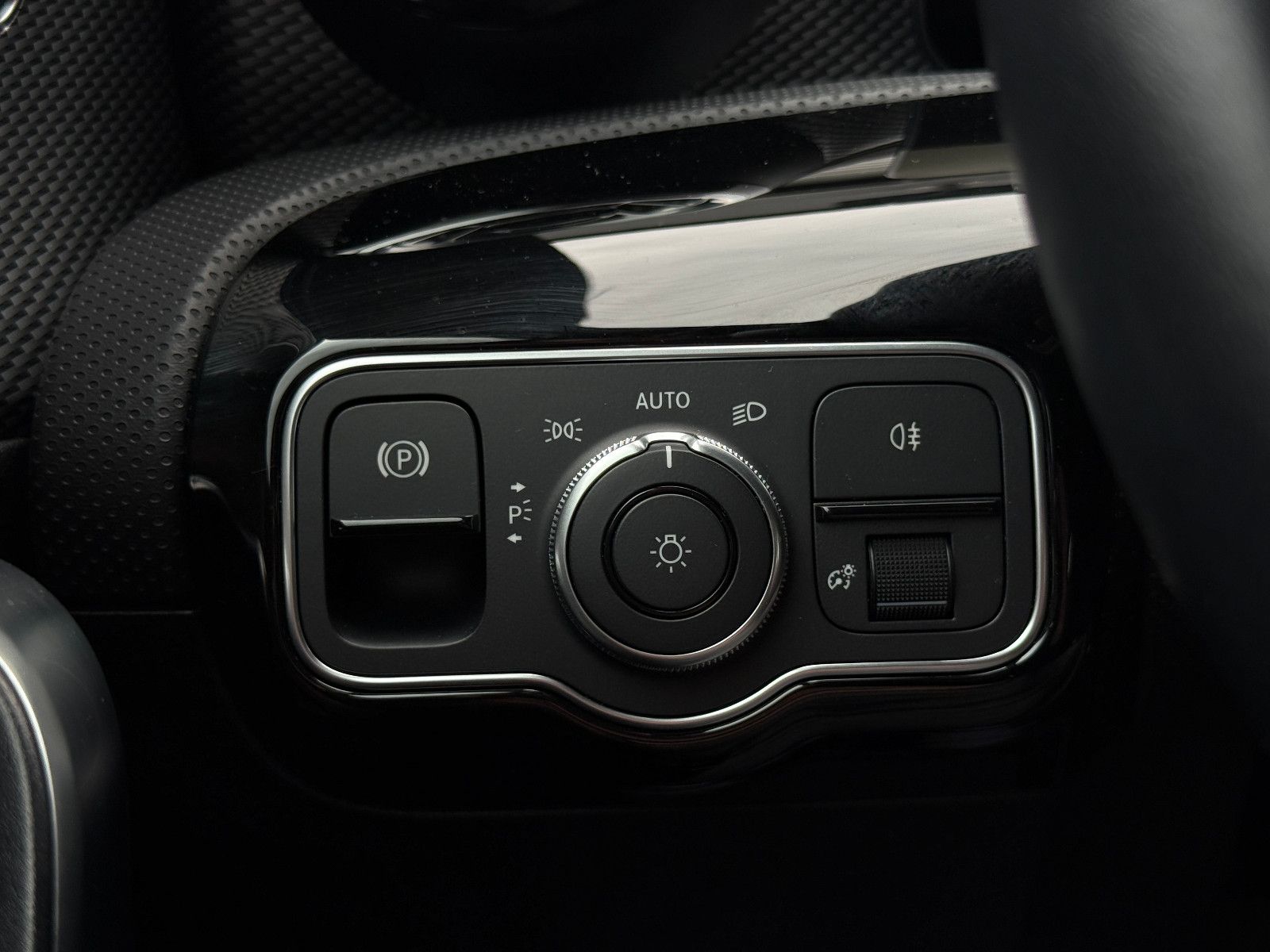 Fahrzeugabbildung Mercedes-Benz CLA 250e Shooting Brake Aut Leder Navi LED SHZ