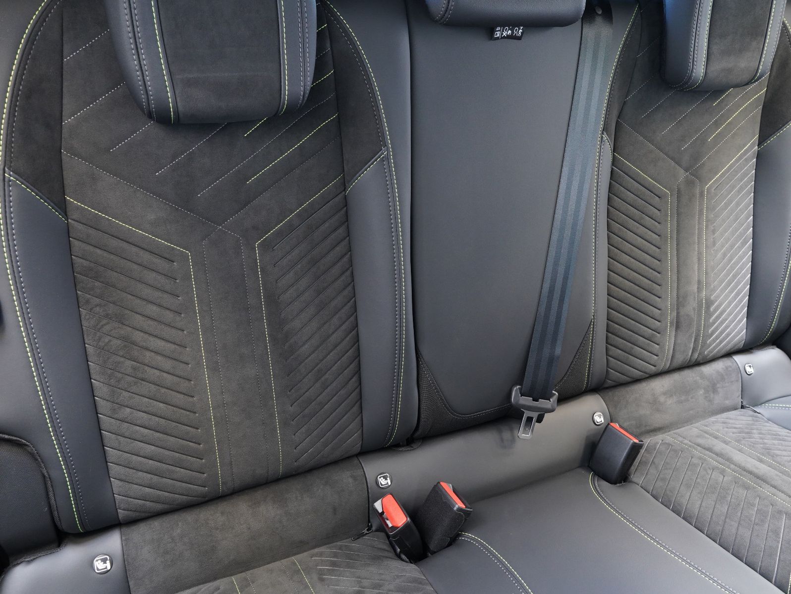 Fahrzeugabbildung Peugeot e-208 GT LED/NAVI/CARPLAY/DAB/11KW/SOH