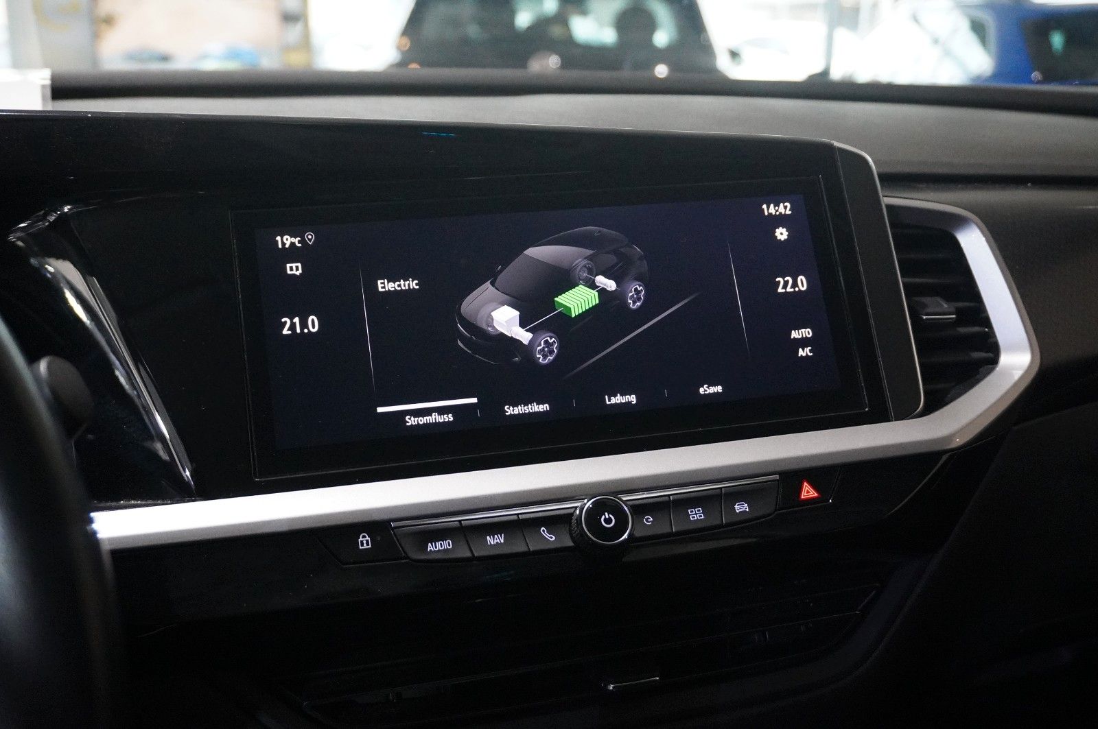 Fahrzeugabbildung Opel Grandland (X) 1.6 HYBRID 4X4 ULTIM. NAVI/360°/SH