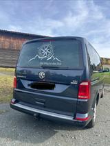 Volkswagen T6 Caravelle - blaue Volkswagen T6 Caravelle