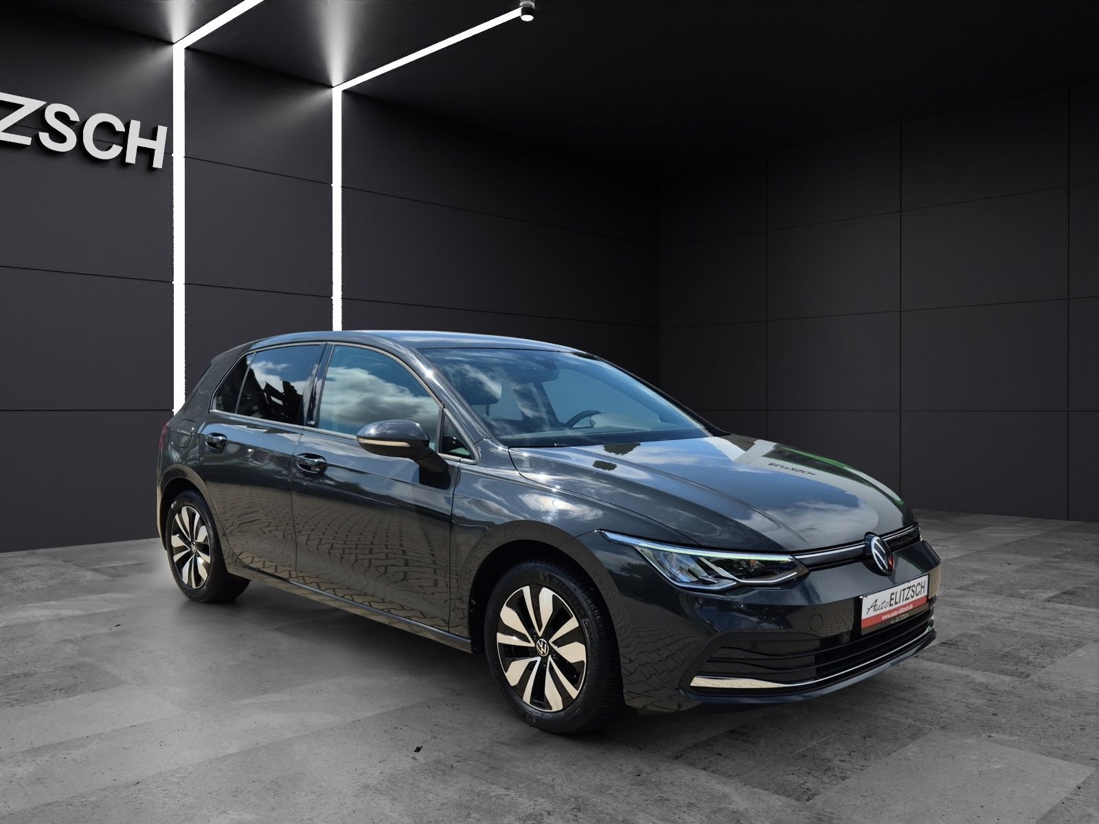 Fahrzeugabbildung Volkswagen Golf VIII TSI Move LED AID PDC Lane-Assist SH LM