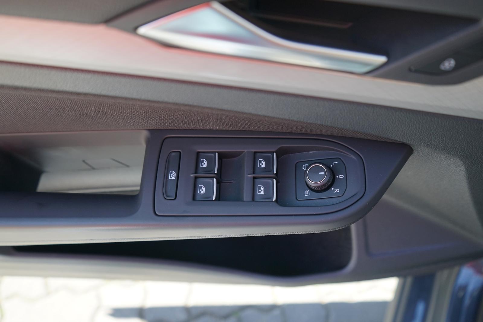 Volkswagen Golf VIII Life 1.0 eTSI DSG LED Navi ACC Kamera, миниатюра 30