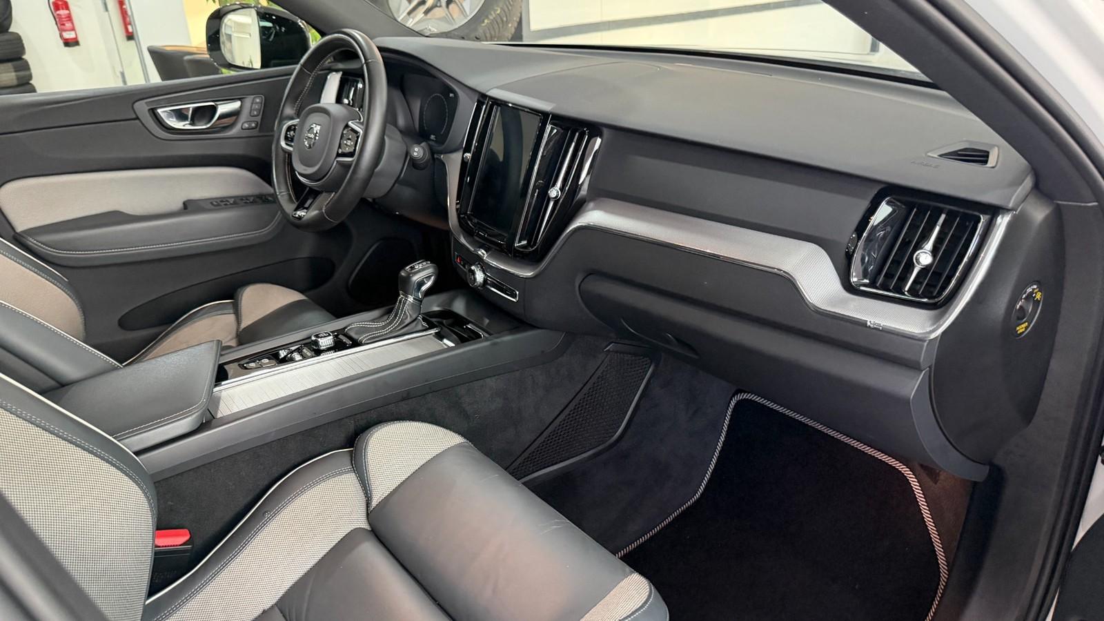 Volvo XC60 D4 R Design 2WD