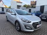 Hyundai i30 cw blue Passion 1.Hand+Kamera+Navi+SHZ+PDC - Hyundai i30 Passion mit Diesel-Antrieb