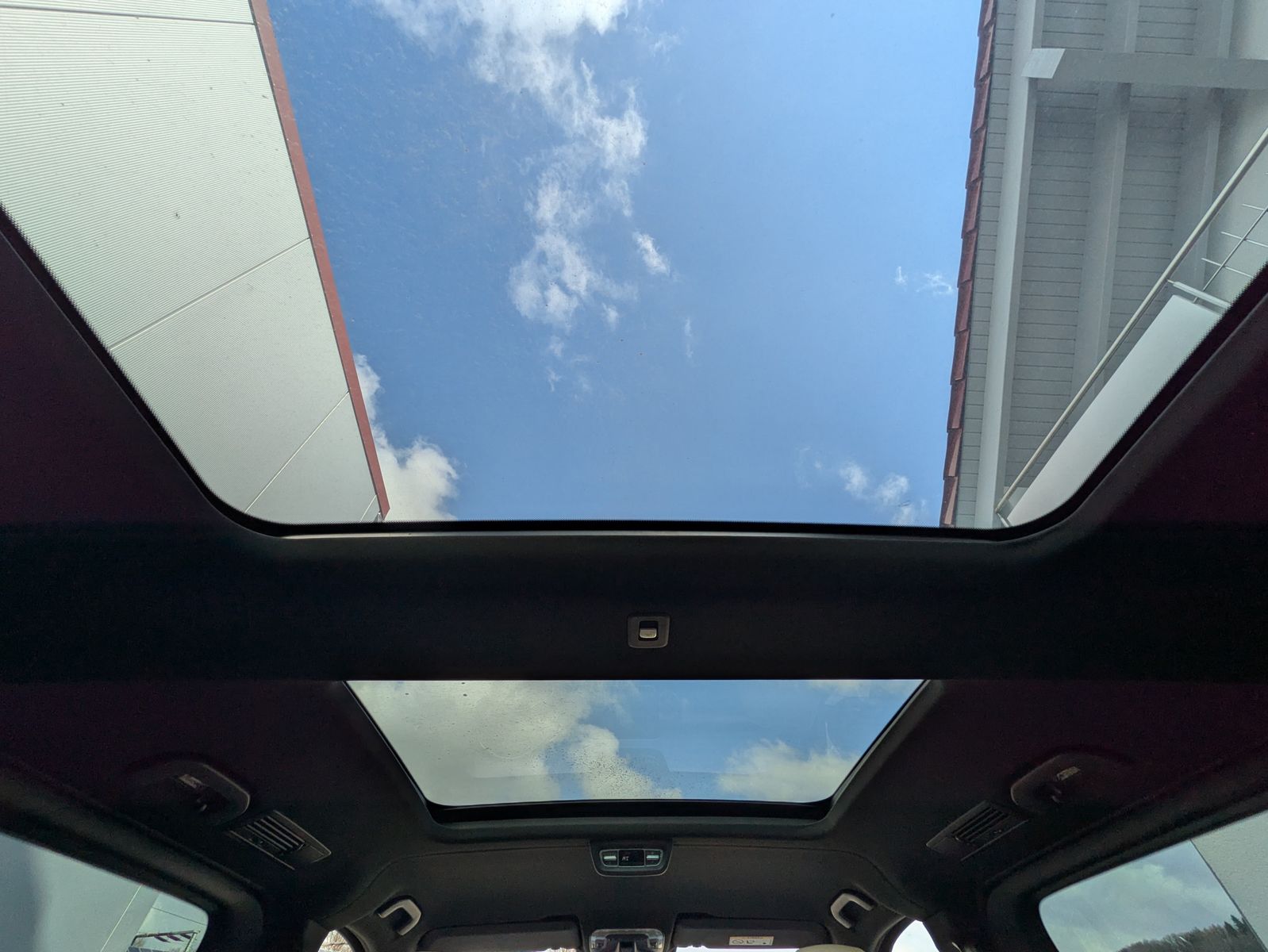 Fahrzeugabbildung Mercedes-Benz V 300 d AVANTGARDE 4MATIC lang AMG*PANO*LED*DIST