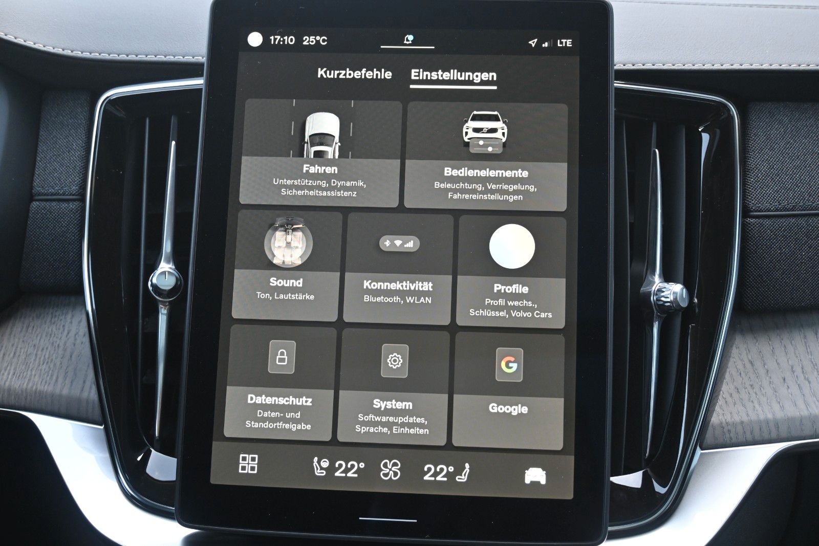 Fahrzeugabbildung Volvo XC90 Ultra Bright T8 AWD Recharge*LUFT*PANO*STHZ