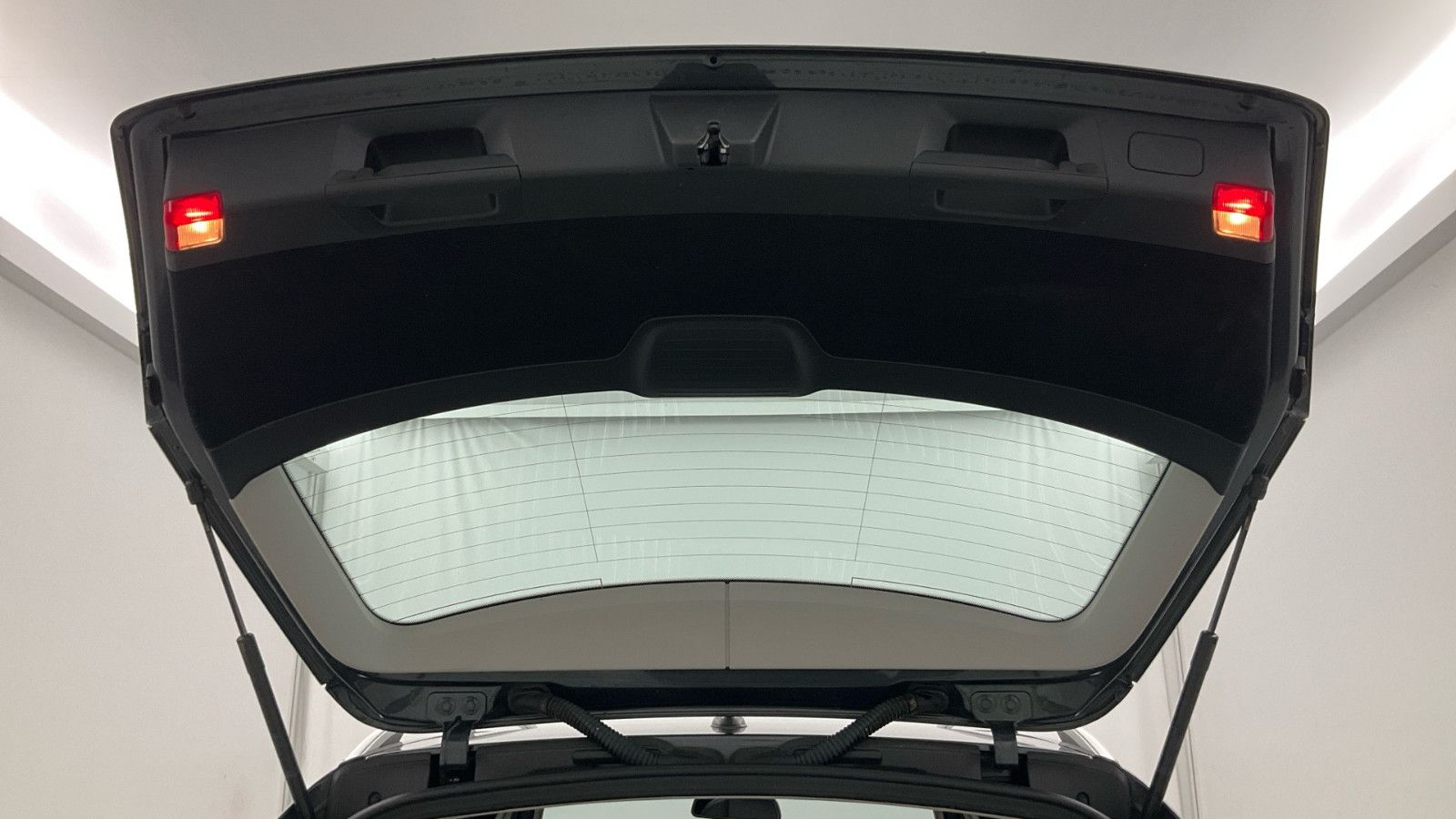 Fahrzeugabbildung Mercedes-Benz C 200 T CGI BlueEff Avantgarde Aut AHK GRA SHZ