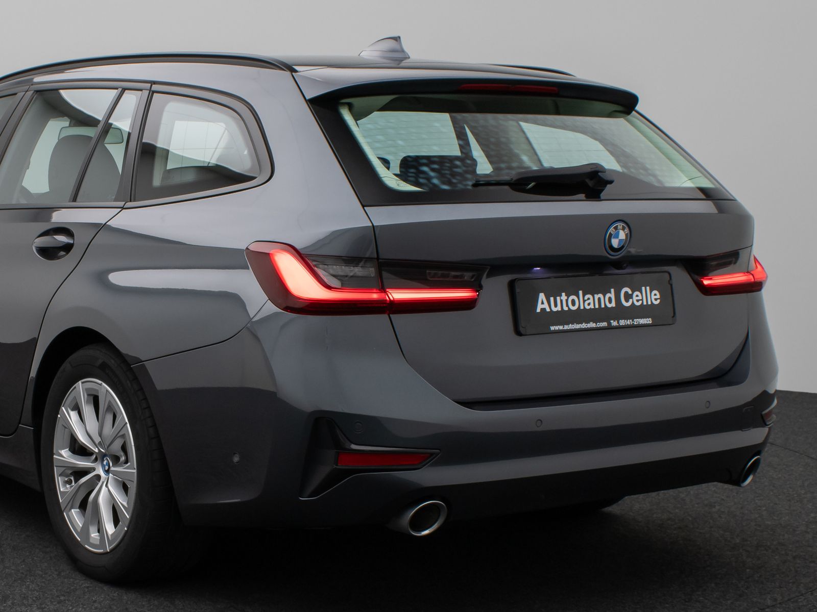 Fahrzeugabbildung BMW 330e Kamera DAB HiFi DrivingAssist Alarm Sport