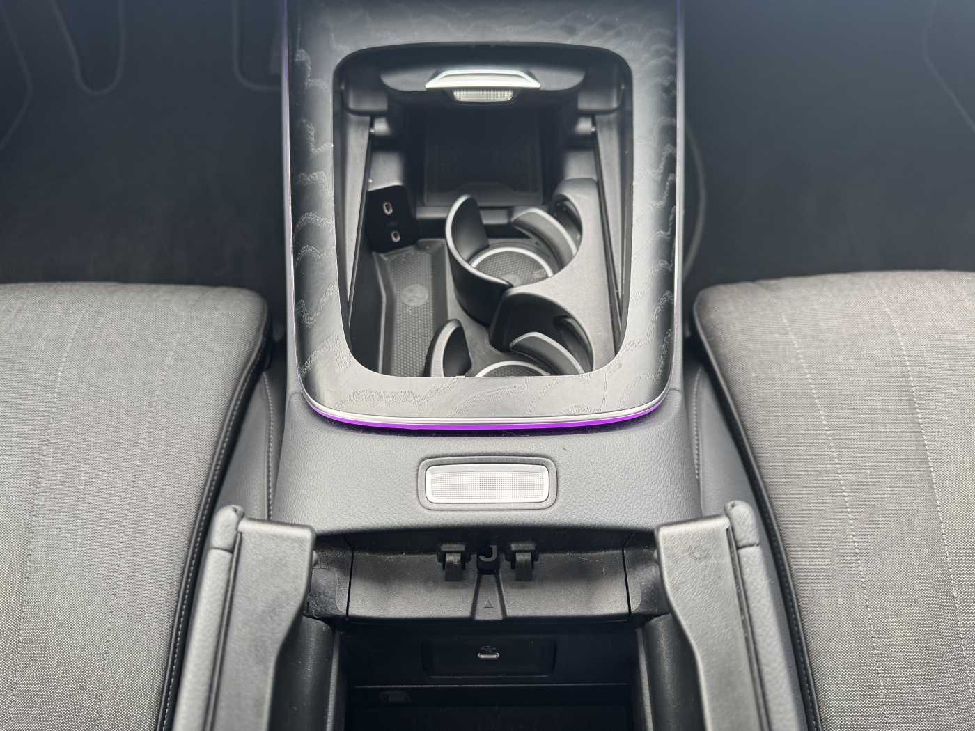 Fahrzeugabbildung Mercedes-Benz E 200 T AVANTGARDE+DistrPlus+Pano+ AHK+Ambiente
