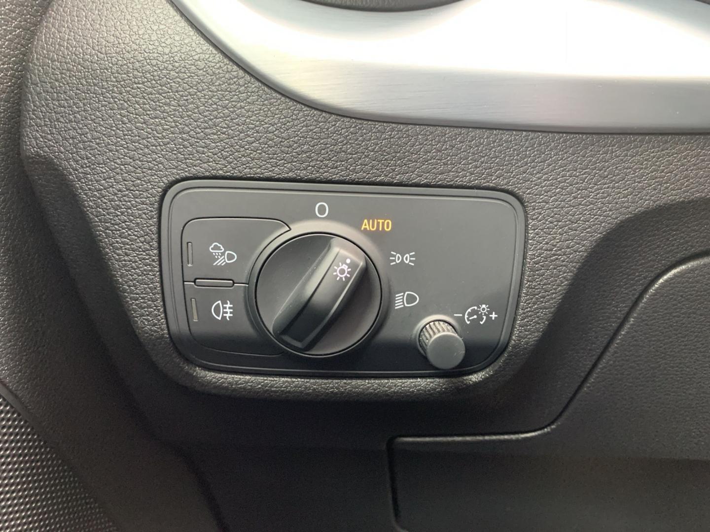 Audi Q2 quattro sport El. Panodach Navi Leder Digital