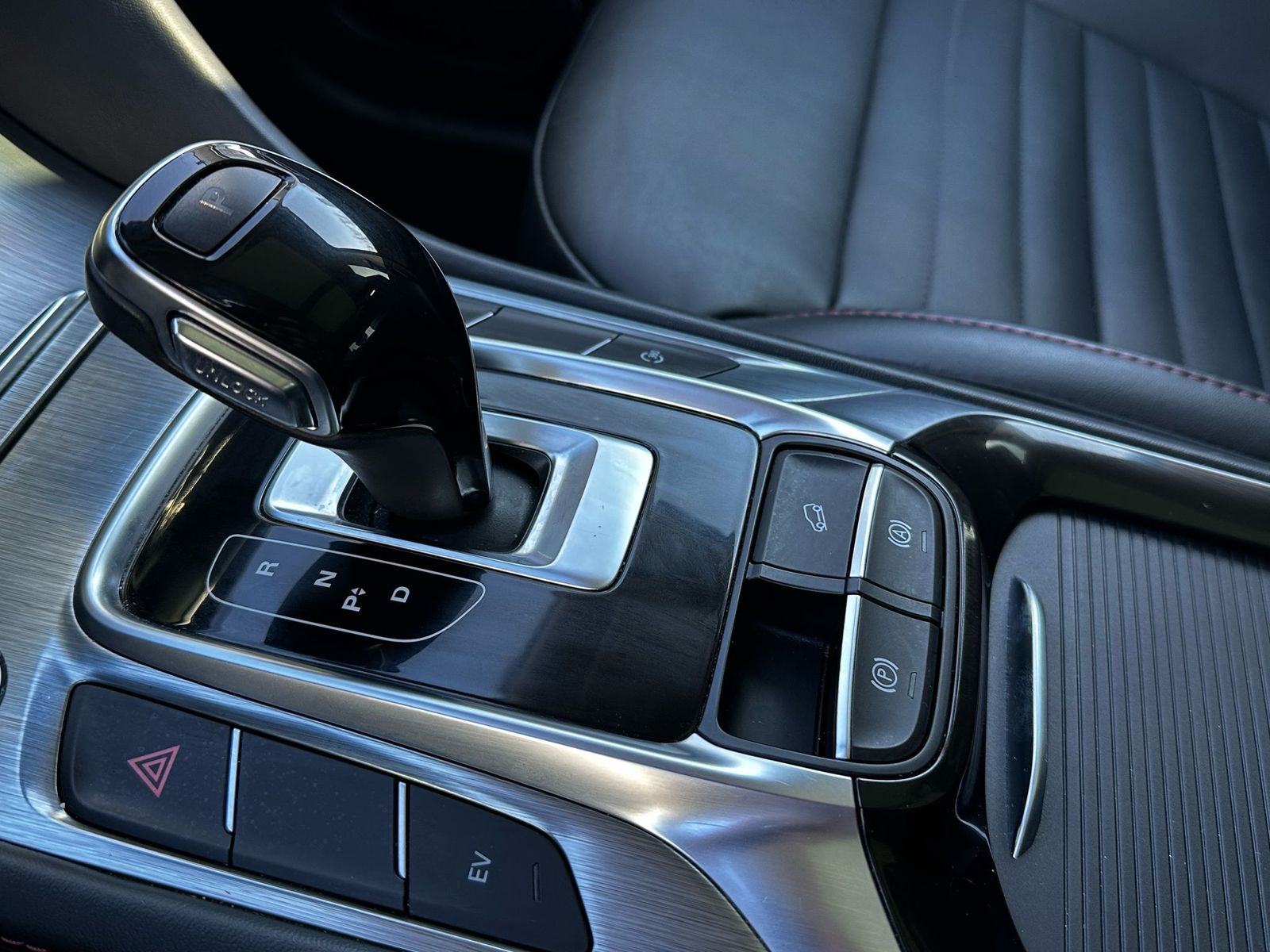 Fahrzeugabbildung MG EHS Luxury PANO+LEDER+NAVI+SHZ+KAMERA+ACC+360°