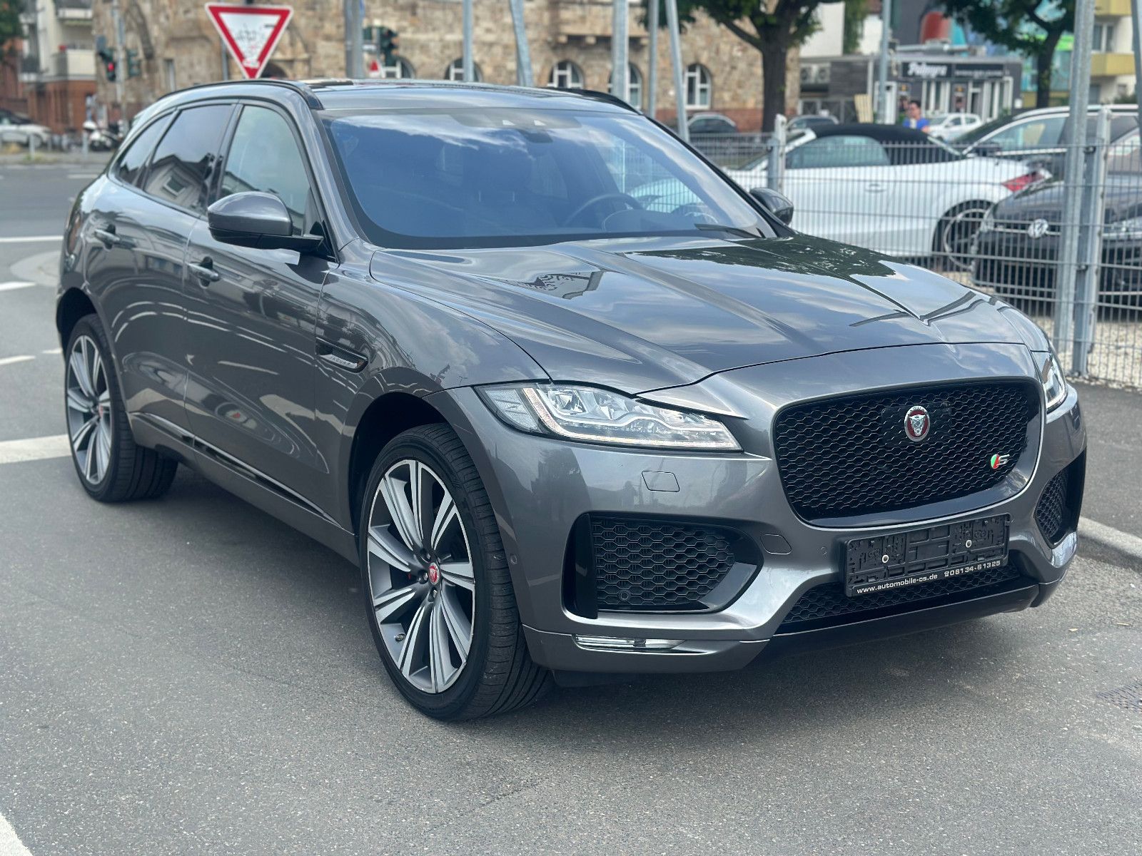 Fahrzeugabbildung Jaguar F-PACE S AWD QUICKSHIFT*22`LM+PANO+HEADUP+KAM*