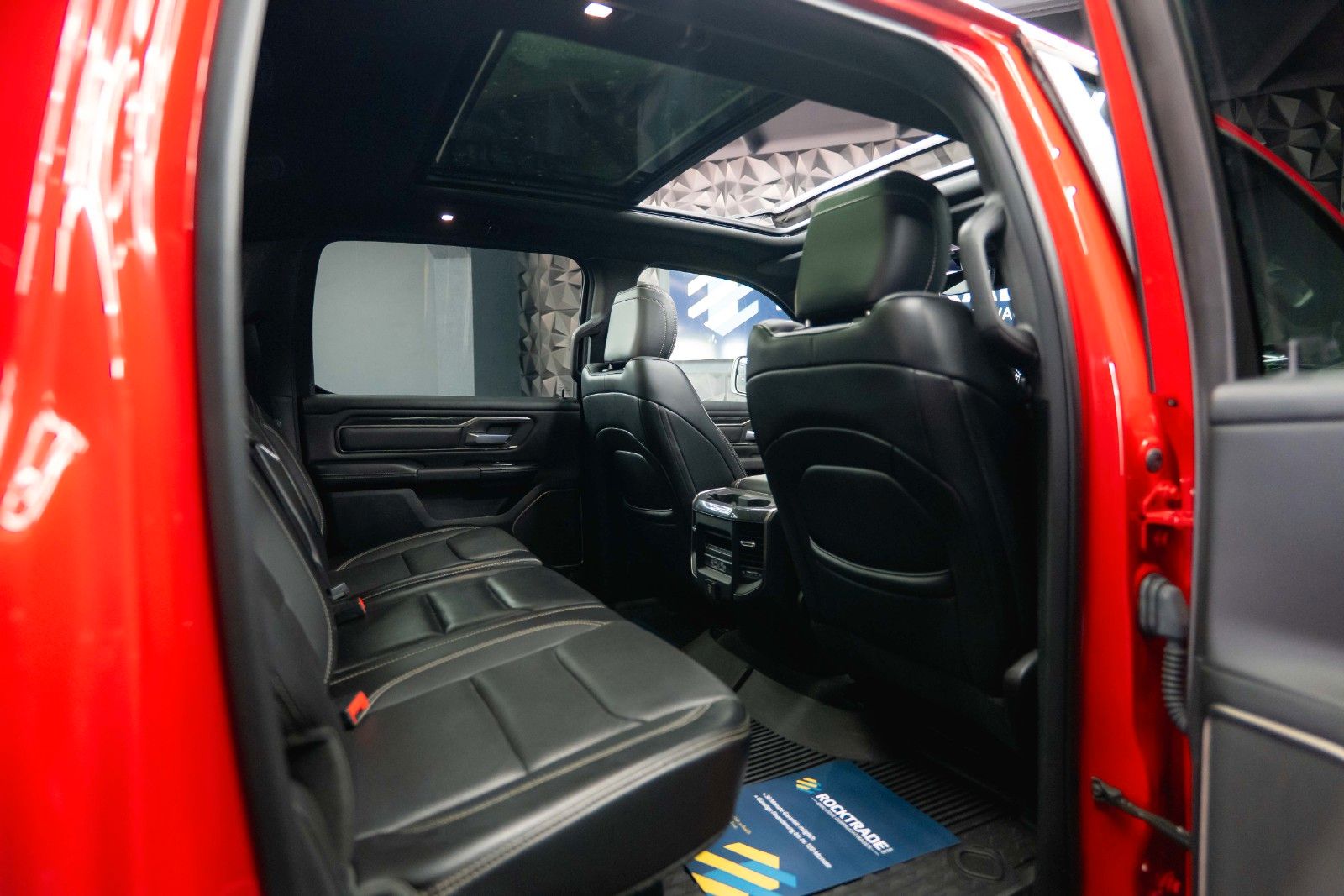 Fahrzeugabbildung Dodge RAM 5.7 V8 HEMI 4x4 REBEL AXLE LOCK LPG Pano ACC
