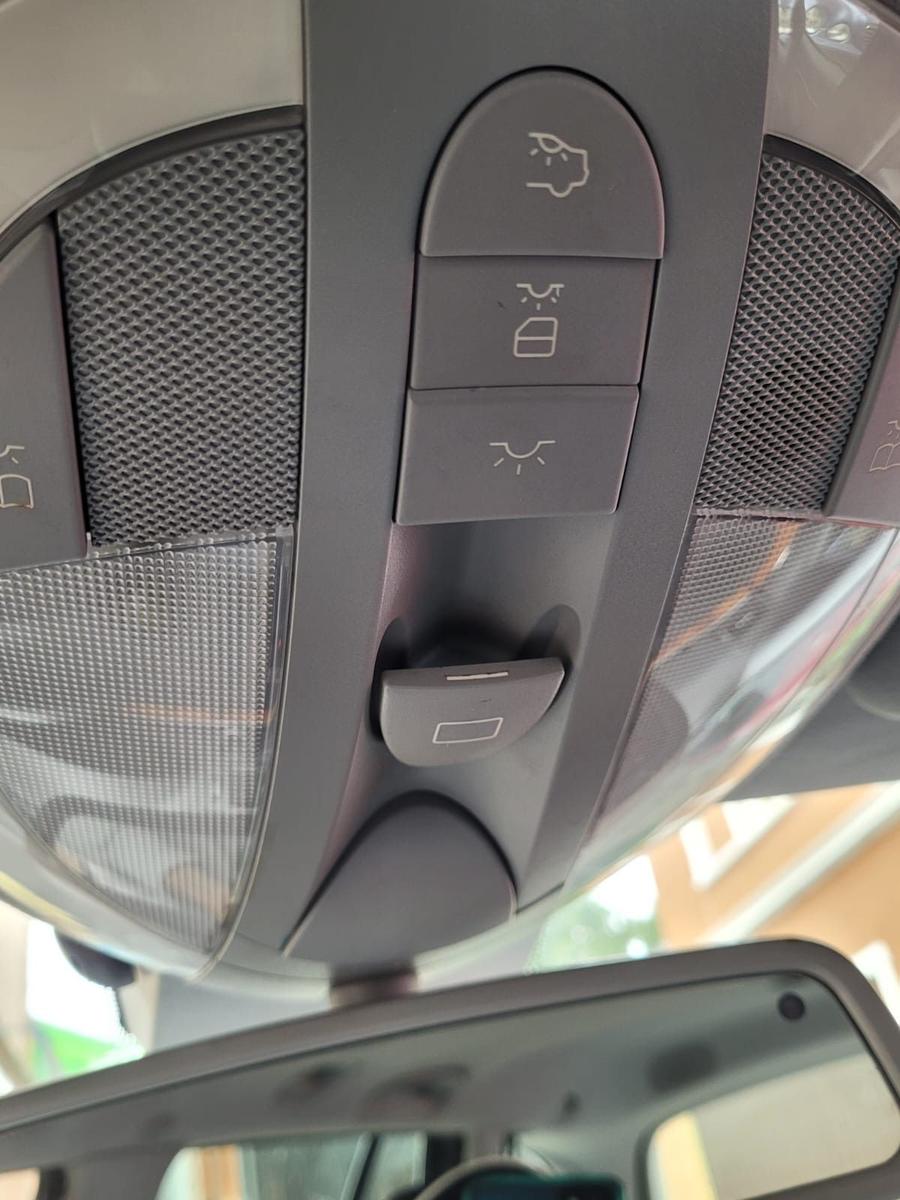 Mercedes-Benz E320 2004 — photo 15
