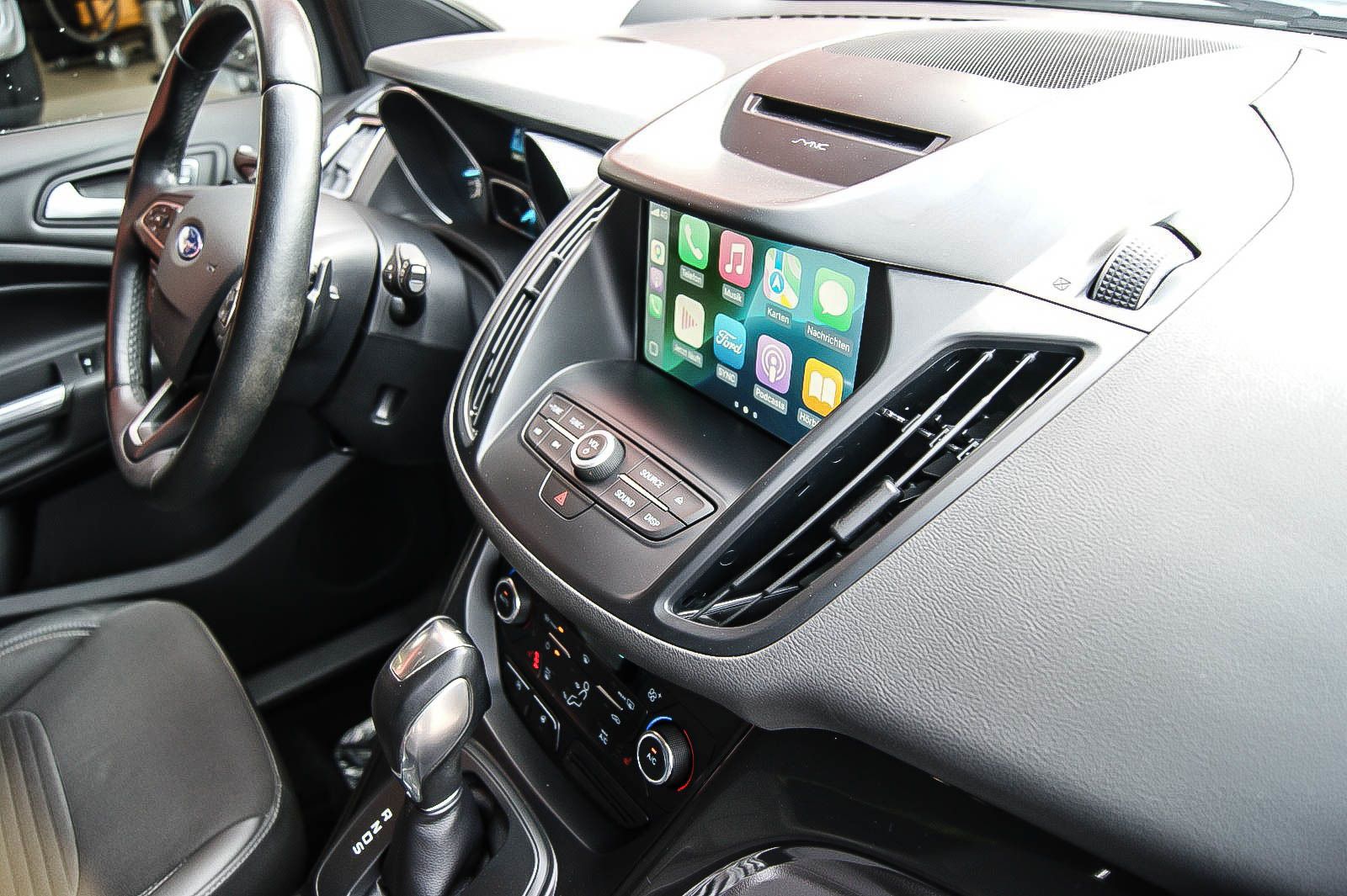 Fahrzeugabbildung Ford Kuga 1.5 Aut Titanium XENON NAVIGATION PDC 1HAND