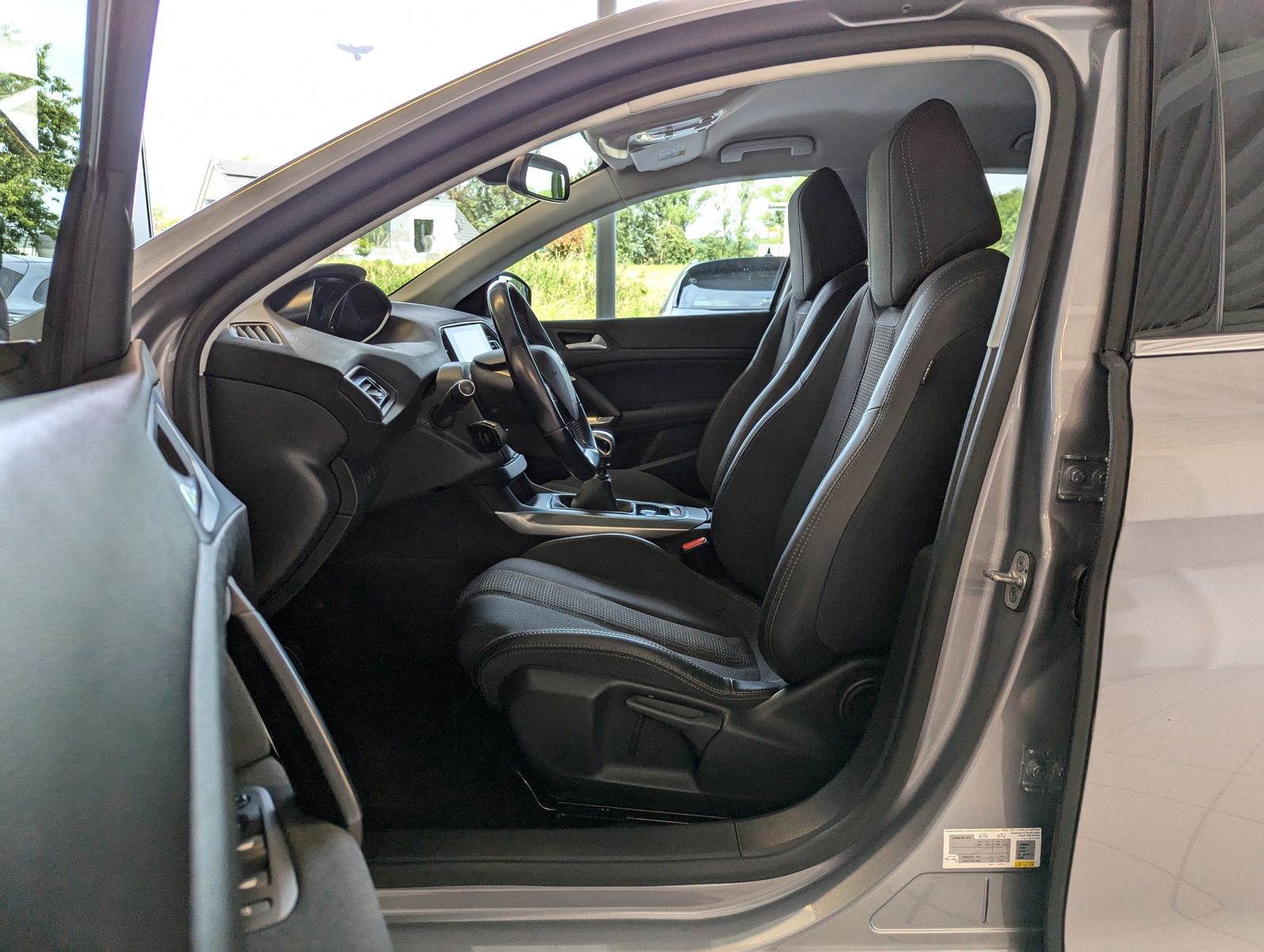 PEUGEOT 308 1.2 e-THP Allure Full-LED-Paket Kamera Navi+ - Image 12