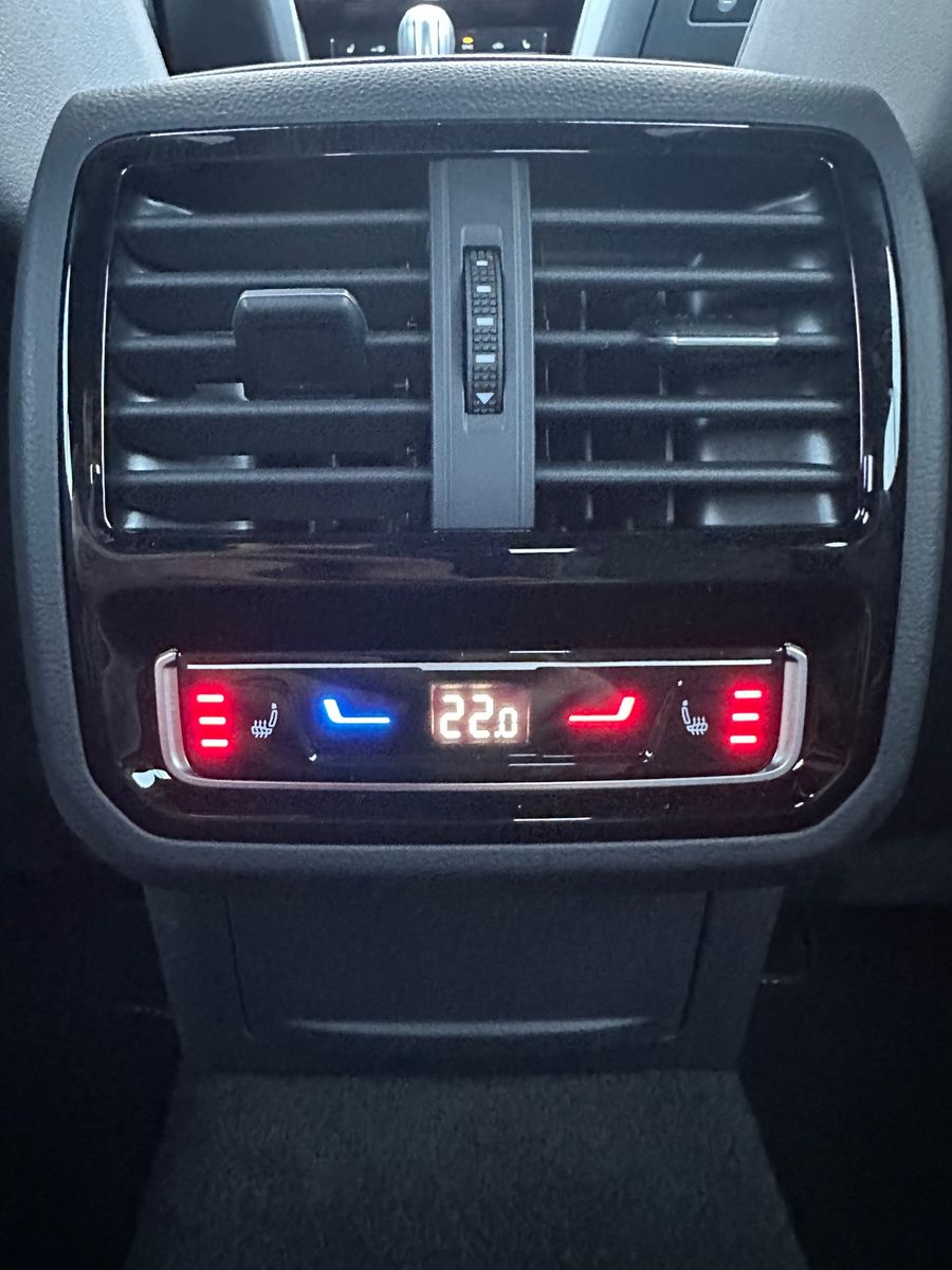 Fahrzeugabbildung Volkswagen Arteon R-Line NAV+LED+ACC+360°-KAM+AHK+DCC+20ZO
