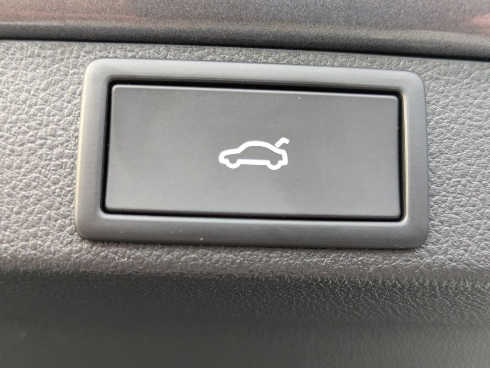 Fahrzeugabbildung SKODA Octavia 1.5 DSG Sportline PANO*MATRIX*AHK*5J.GAR