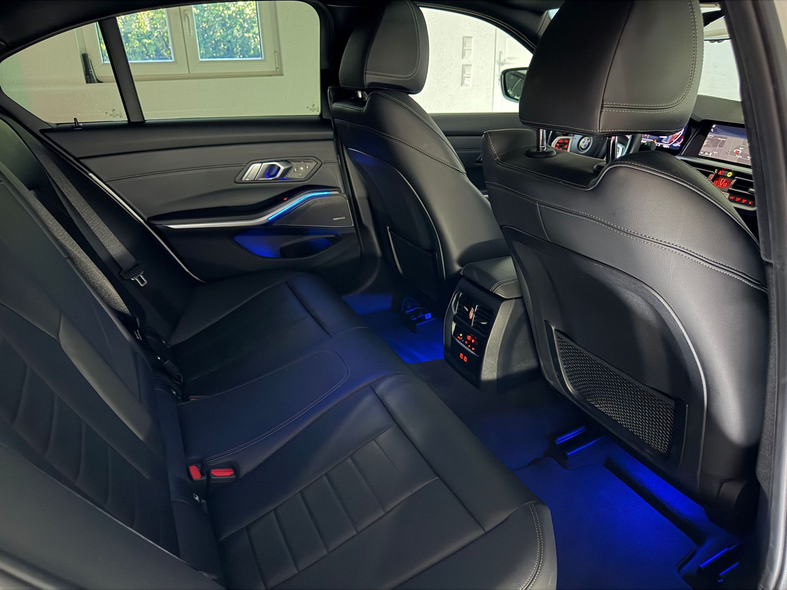 Fahrzeugabbildung BMW 330 i xDrive M SPORT/LASER/HuD/H&K/360*/MEMORY