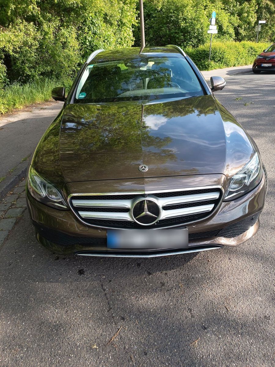 MERCEDES-BENZ E220T Avantgarde, Distronic, AHK, Navi, 36...