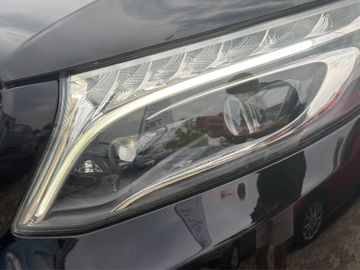 Mercedes V 220 - 12
