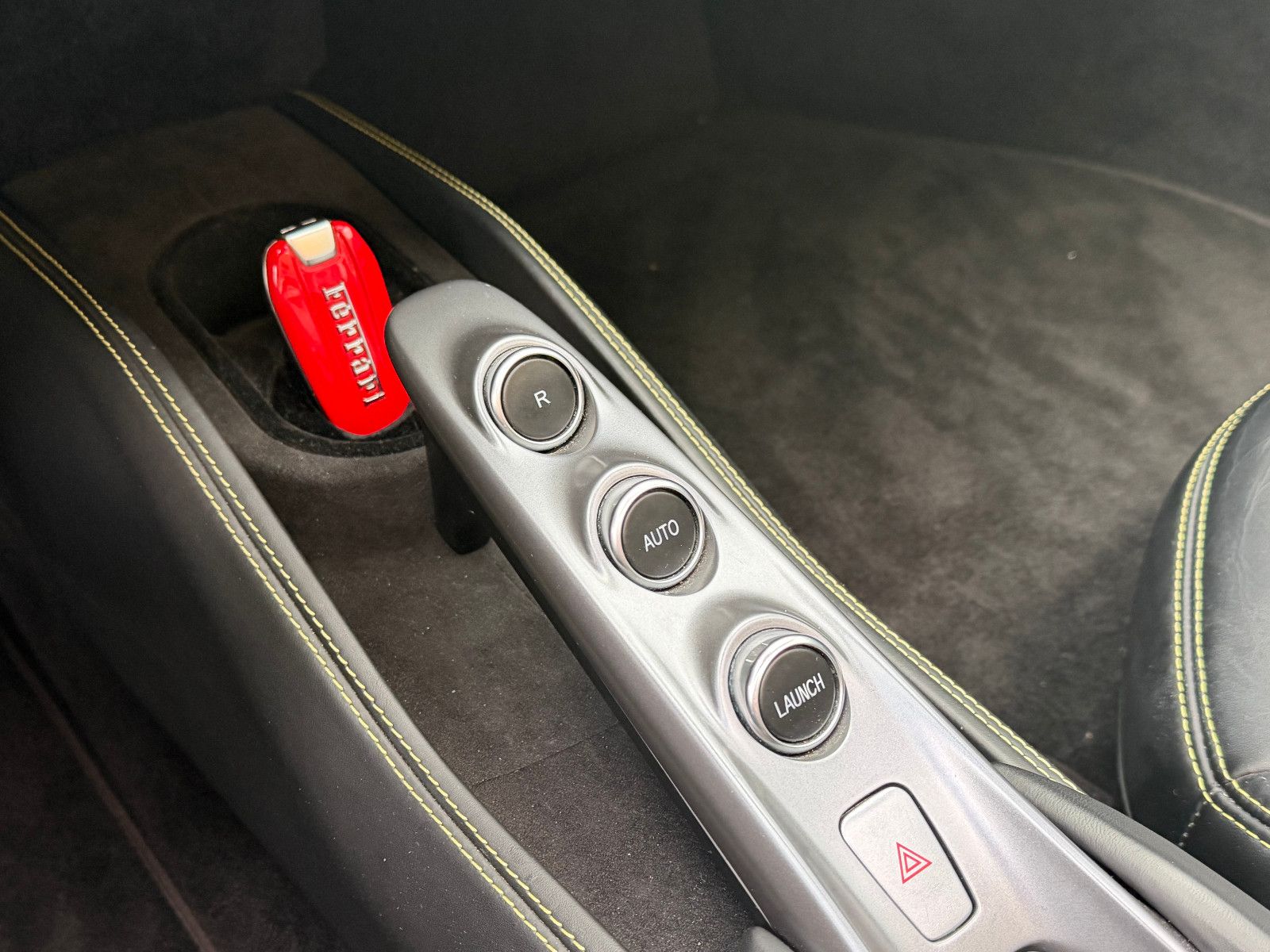 Fahrzeugabbildung Ferrari F8 Spider /LIFT/KAMERA/CARBON-LED-LENK./MEMORY