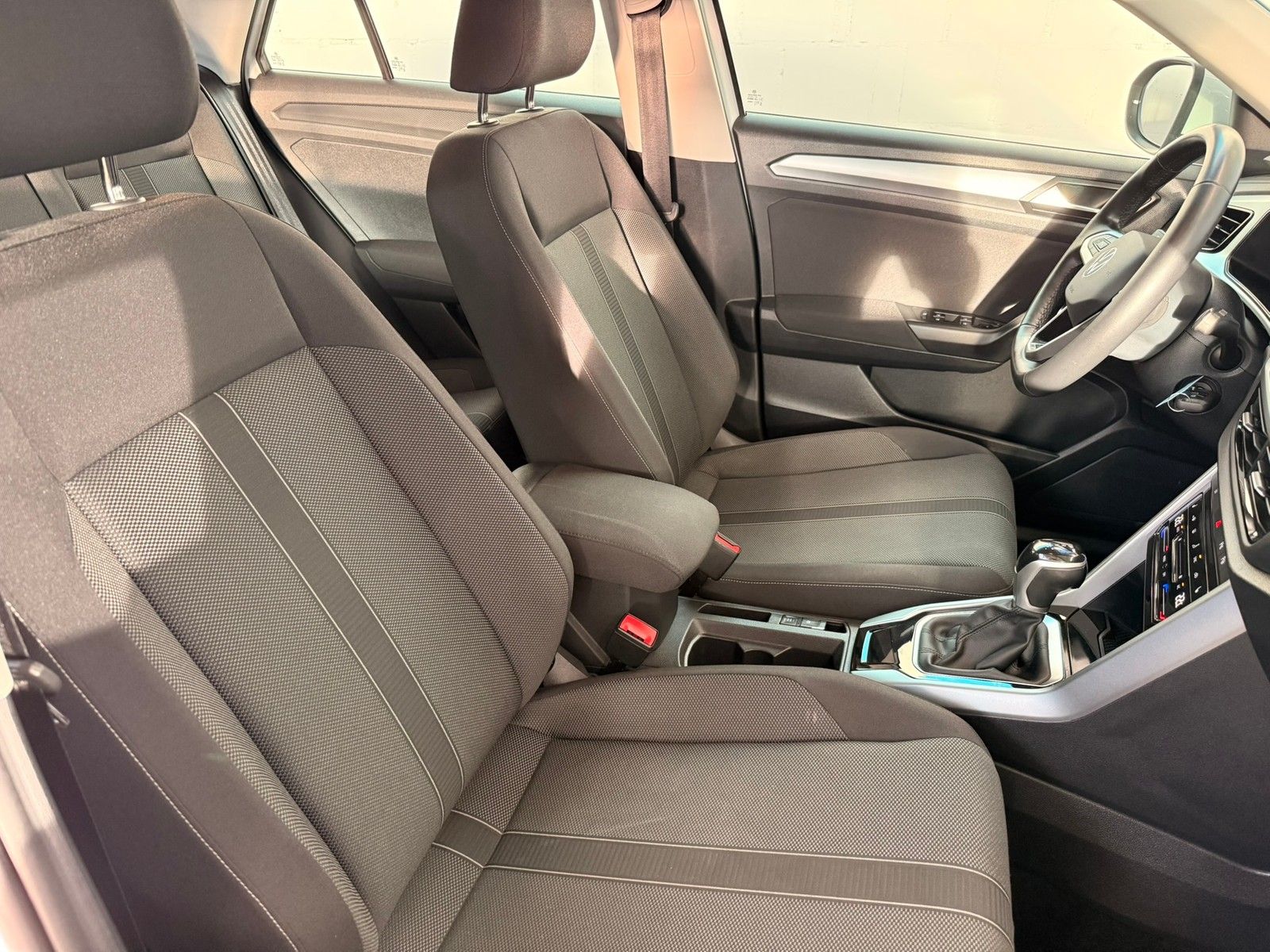 Fahrzeugabbildung Volkswagen T-Roc Life 1,5 TSI DSG +Discover Media +App-Con.