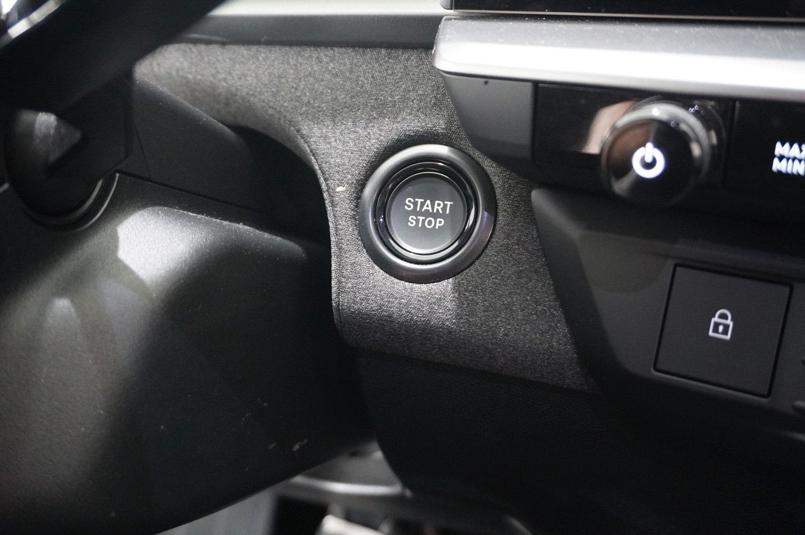Fahrzeugabbildung Opel Grandland 1.2 48V HYBRID EDIT. NAVI/LED/KAMERA