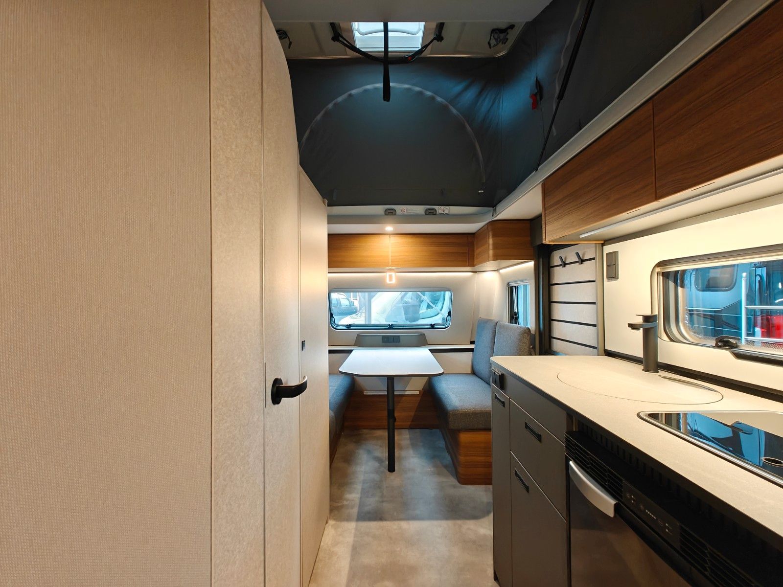 Fahrzeugabbildung HYMER / ERIBA / HYMERCAR Feeling 425 SD - MESSE-NEUHEIT 2026! -