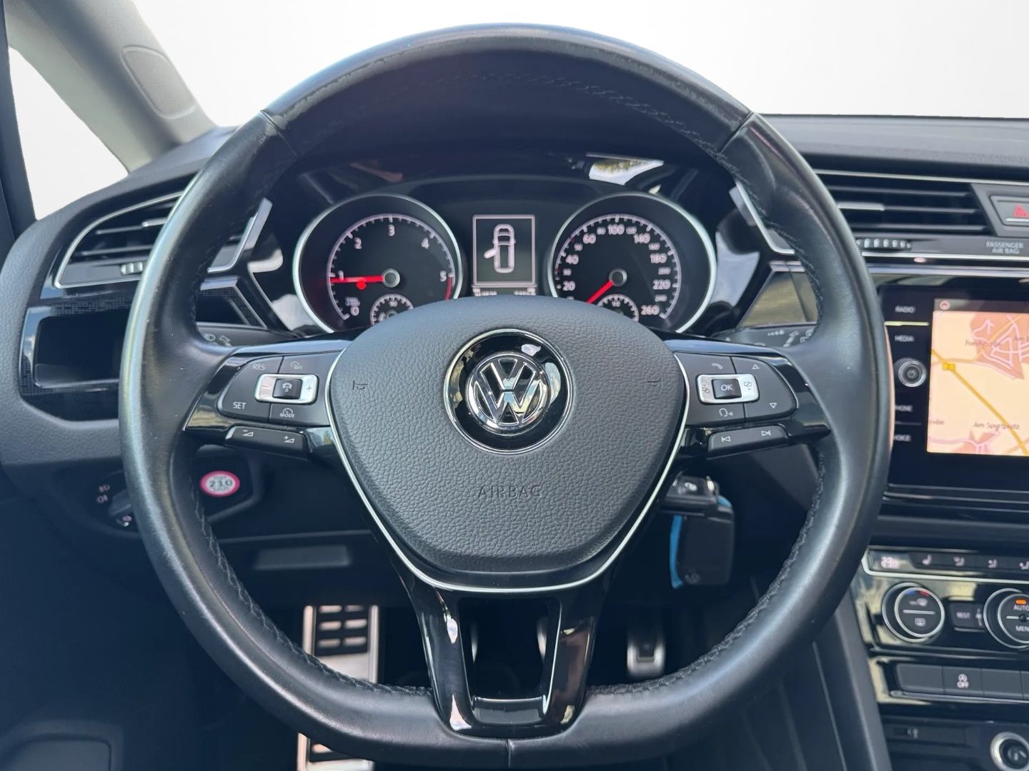 Touran 1.6 TDI "SOUND" *LED*NAVI*PANO*7SITZE*