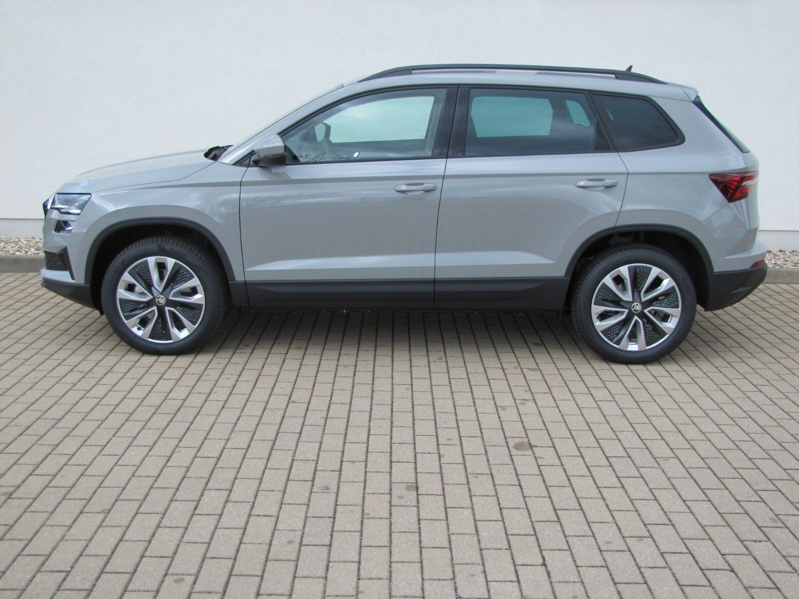 Fahrzeugabbildung SKODA Karoq Selection 2.0l TDI 150PS 7-Gang DSG 4x4