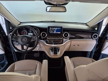 Mercedes V 220 - 2