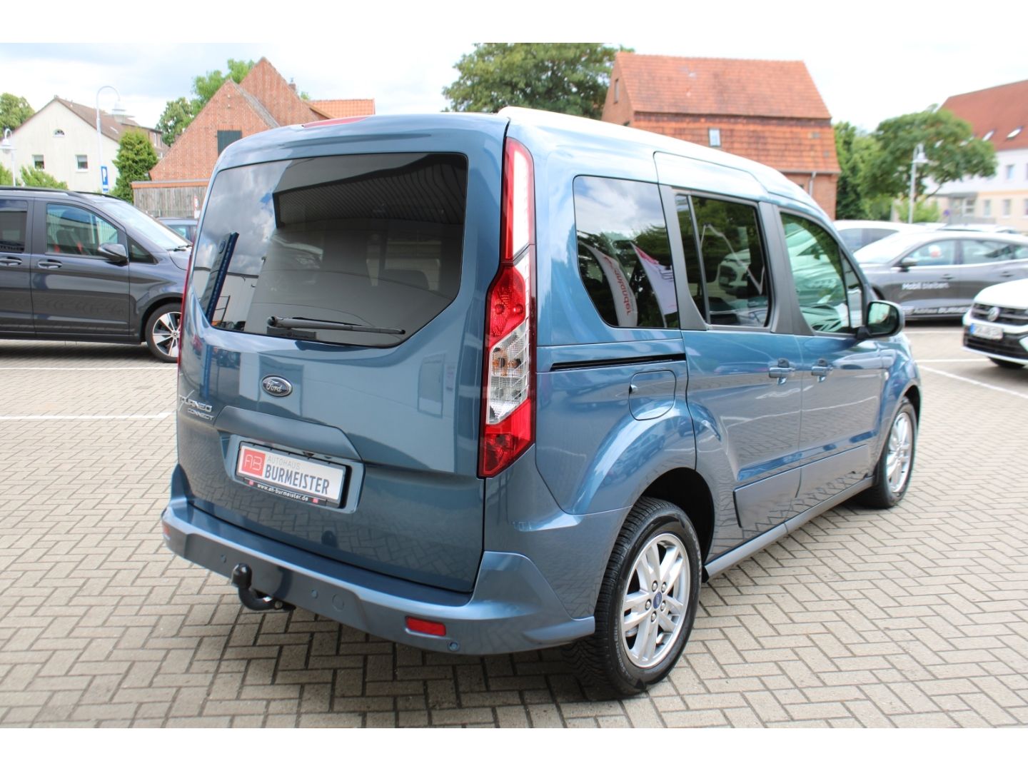 Fahrzeugabbildung Ford Tourneo Connect 1.5 TDCi Xenon Navi PDC RFK AHK