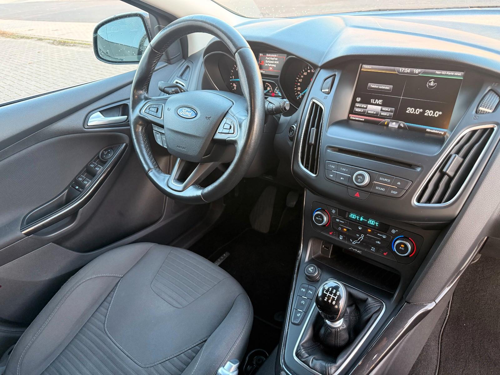 Ford Focus 2015 — photo 14