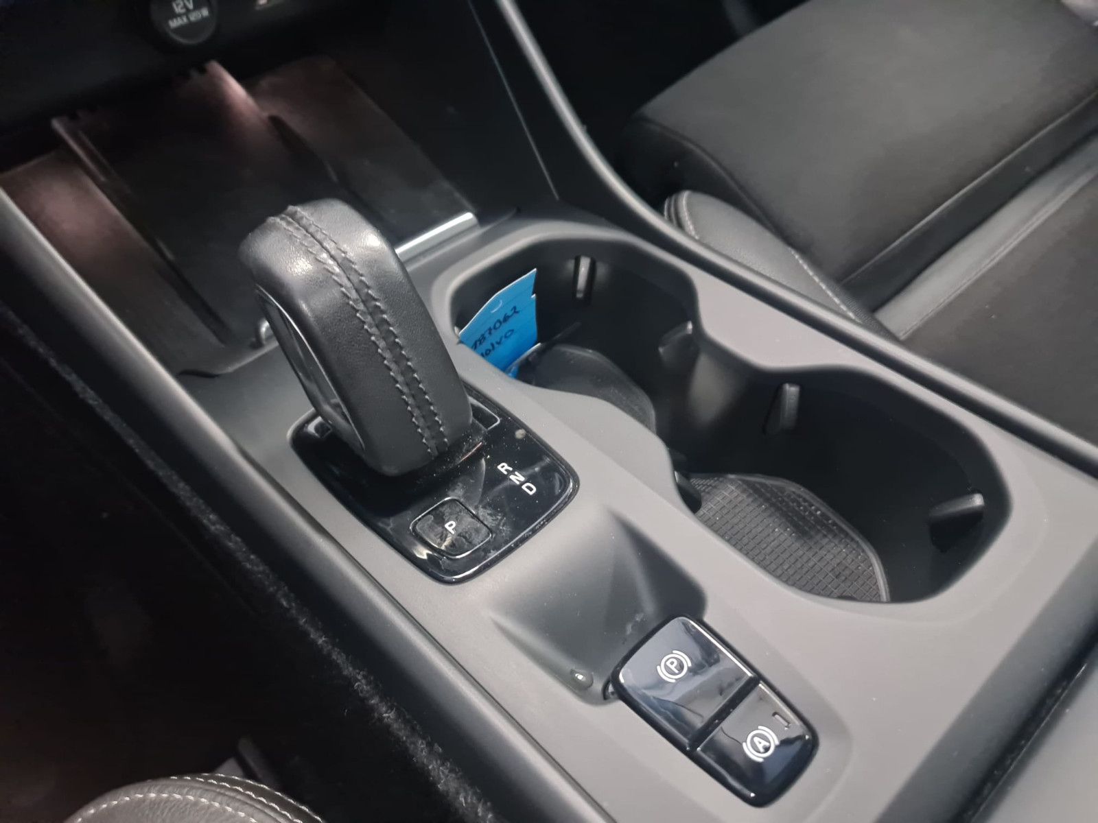 Fahrzeugabbildung Volvo XC40 Momentum AWD/LED/KLIMA/GARANTIE