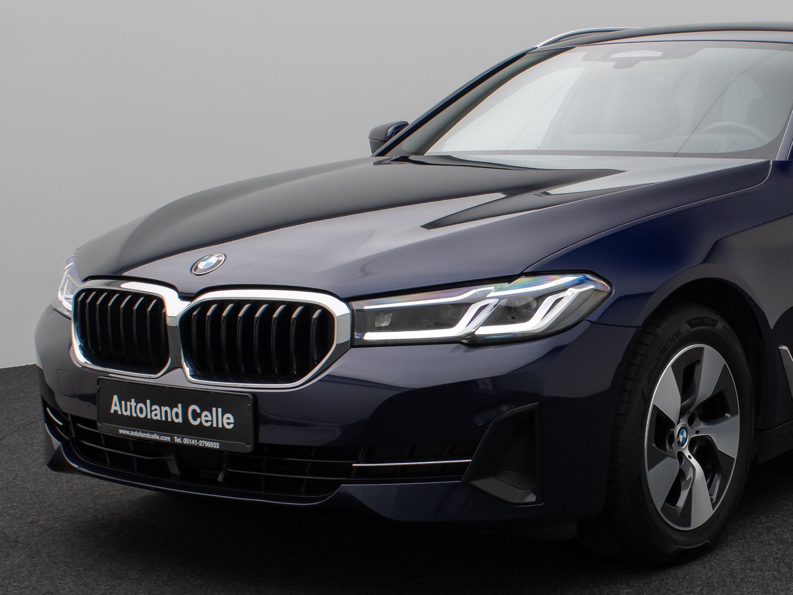 Fahrzeugabbildung BMW 520d xD Panorama Massage HUD H/K Individual-Voll